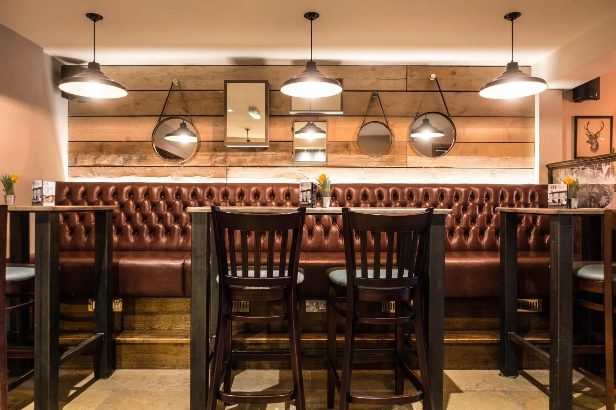 Restaurant/places to eat in The Saracens Head