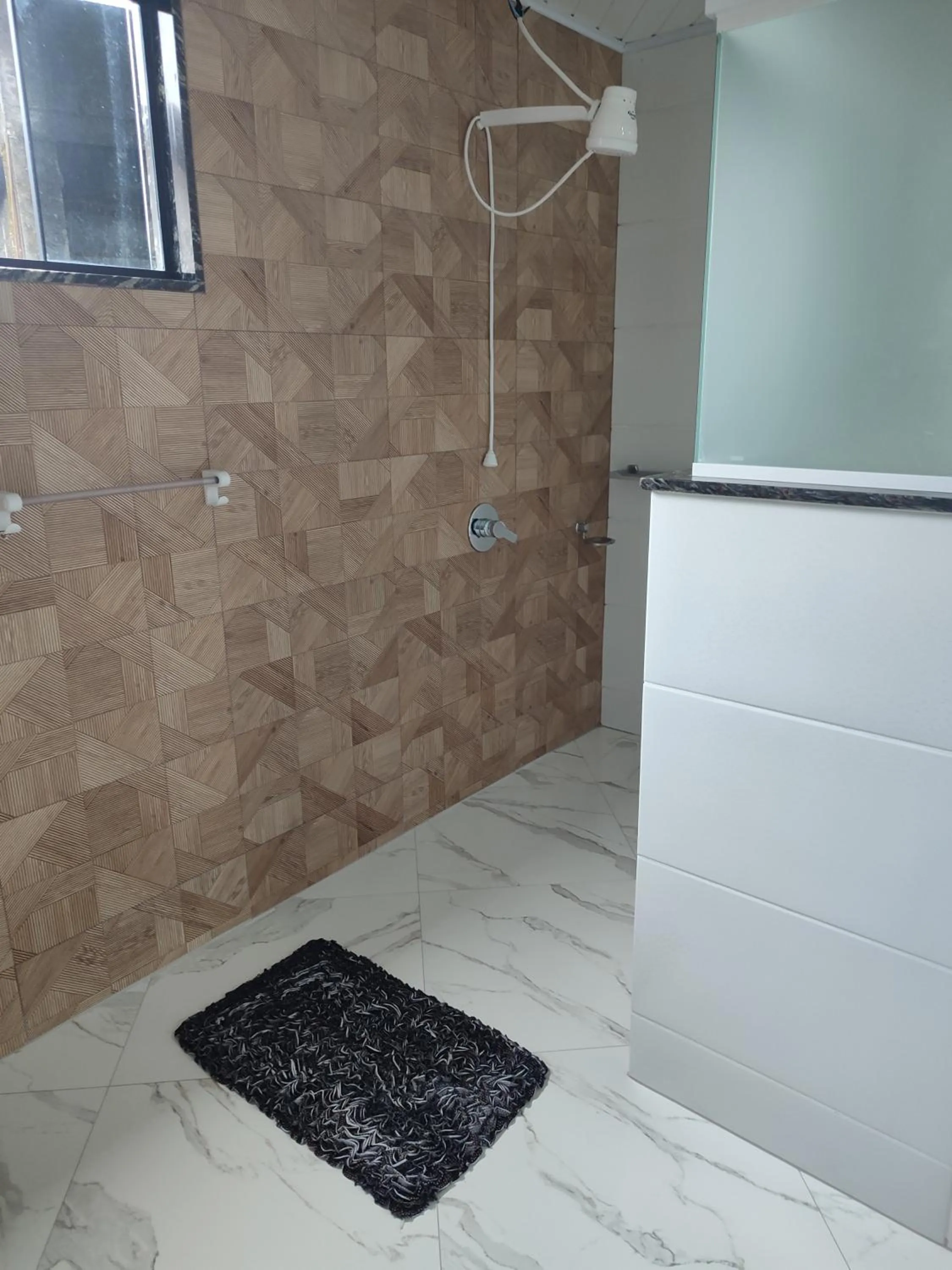 Shower in Hotel Lumiar