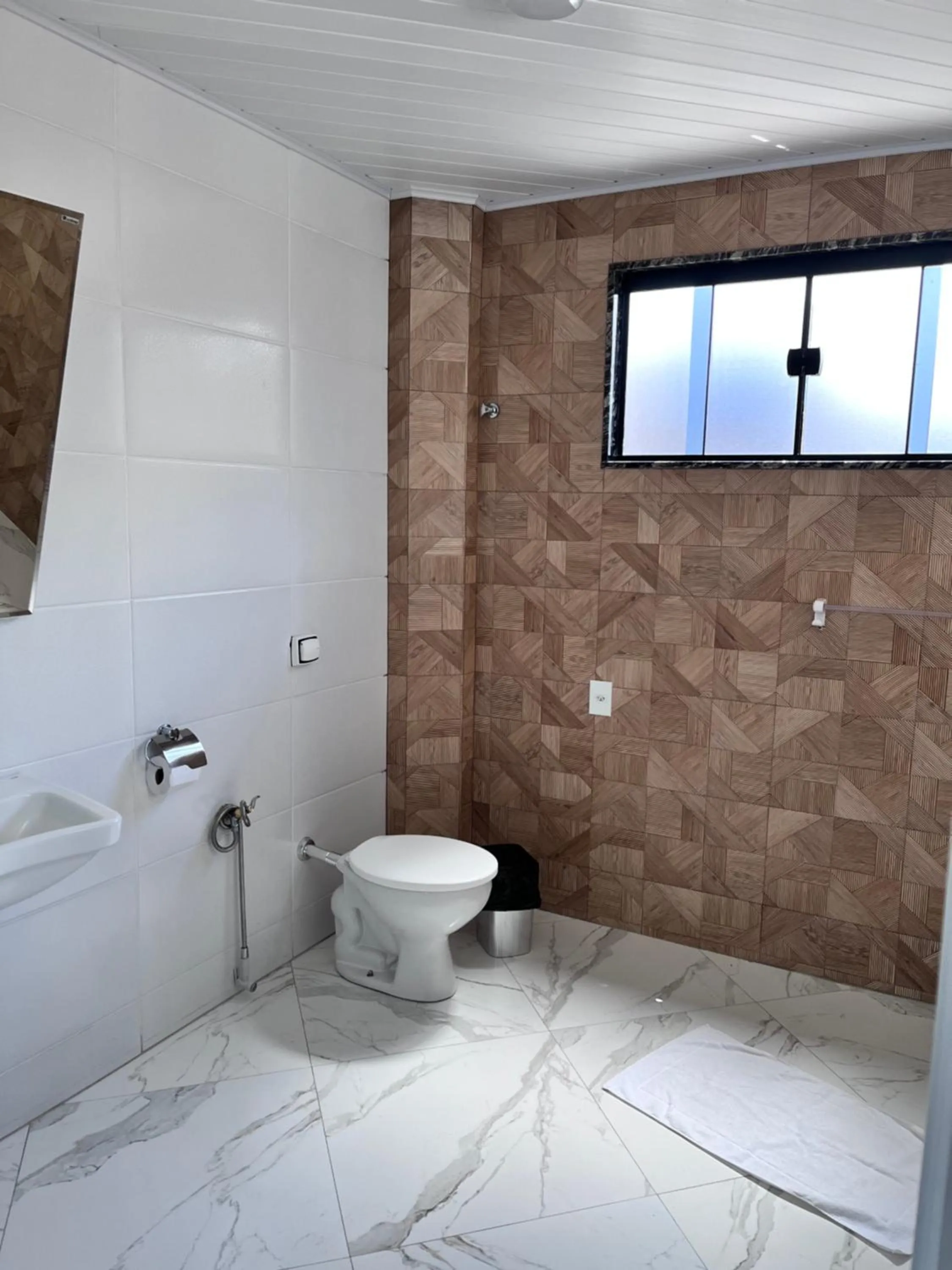 Shower in Hotel Lumiar