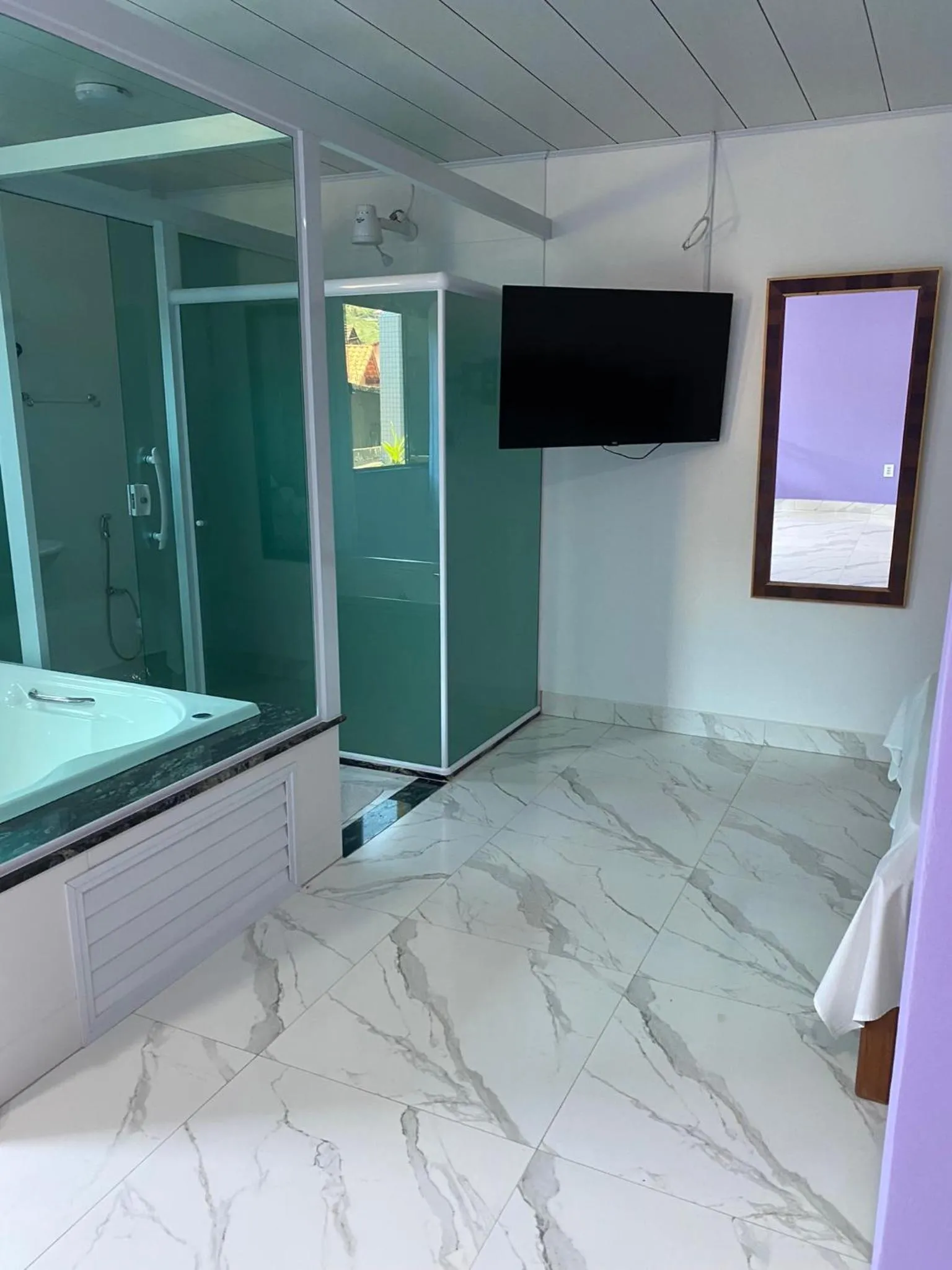 Shower in Hotel Lumiar