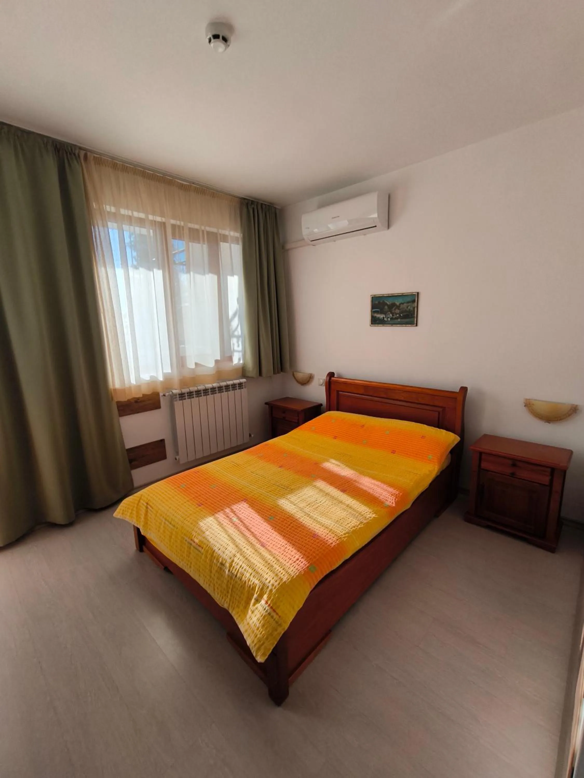 Photo of the whole room, Bed in Centaur Family Hotel