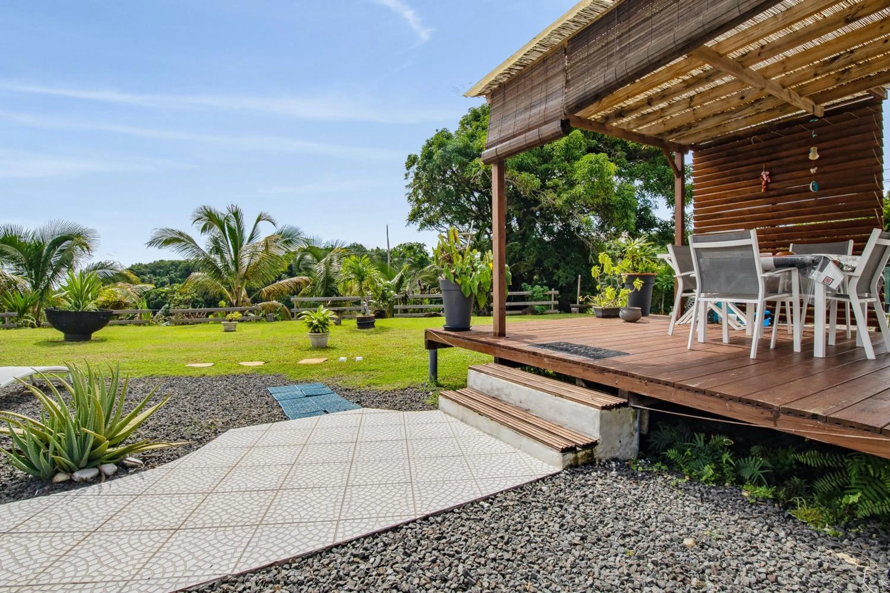 Bungalow charmant à Petit Bourg avec piscine partagée