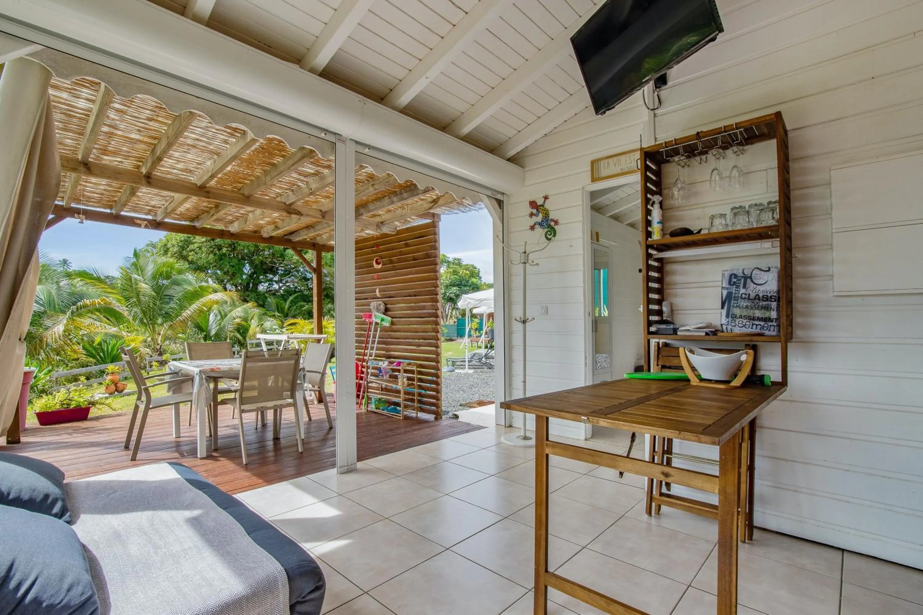 Bungalow charmant à Petit Bourg avec piscine partagée