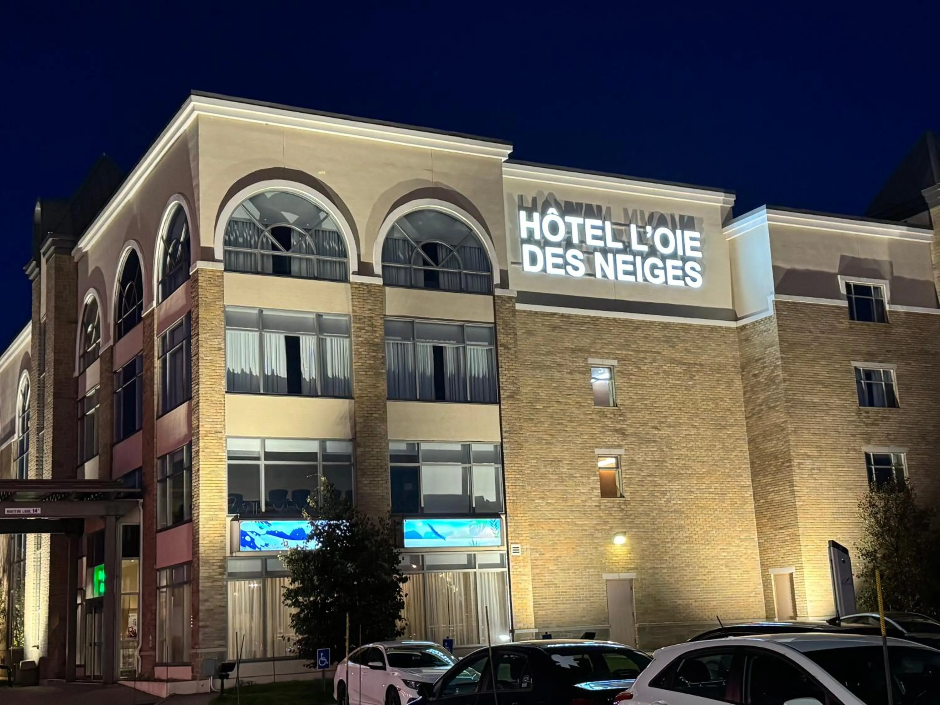 Property building in Hotel L'Oie des neiges