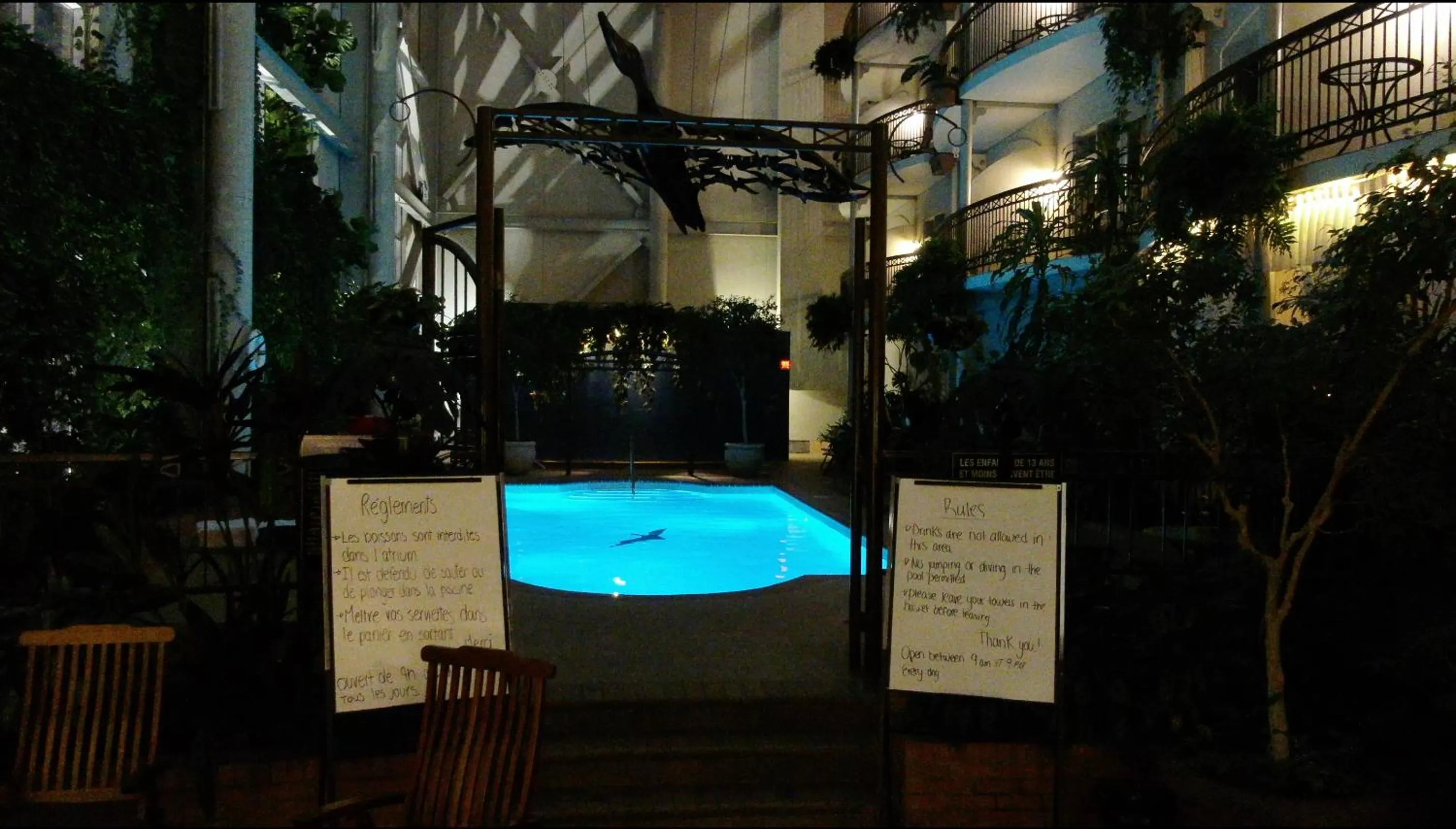 Night in Hotel L'Oie des neiges