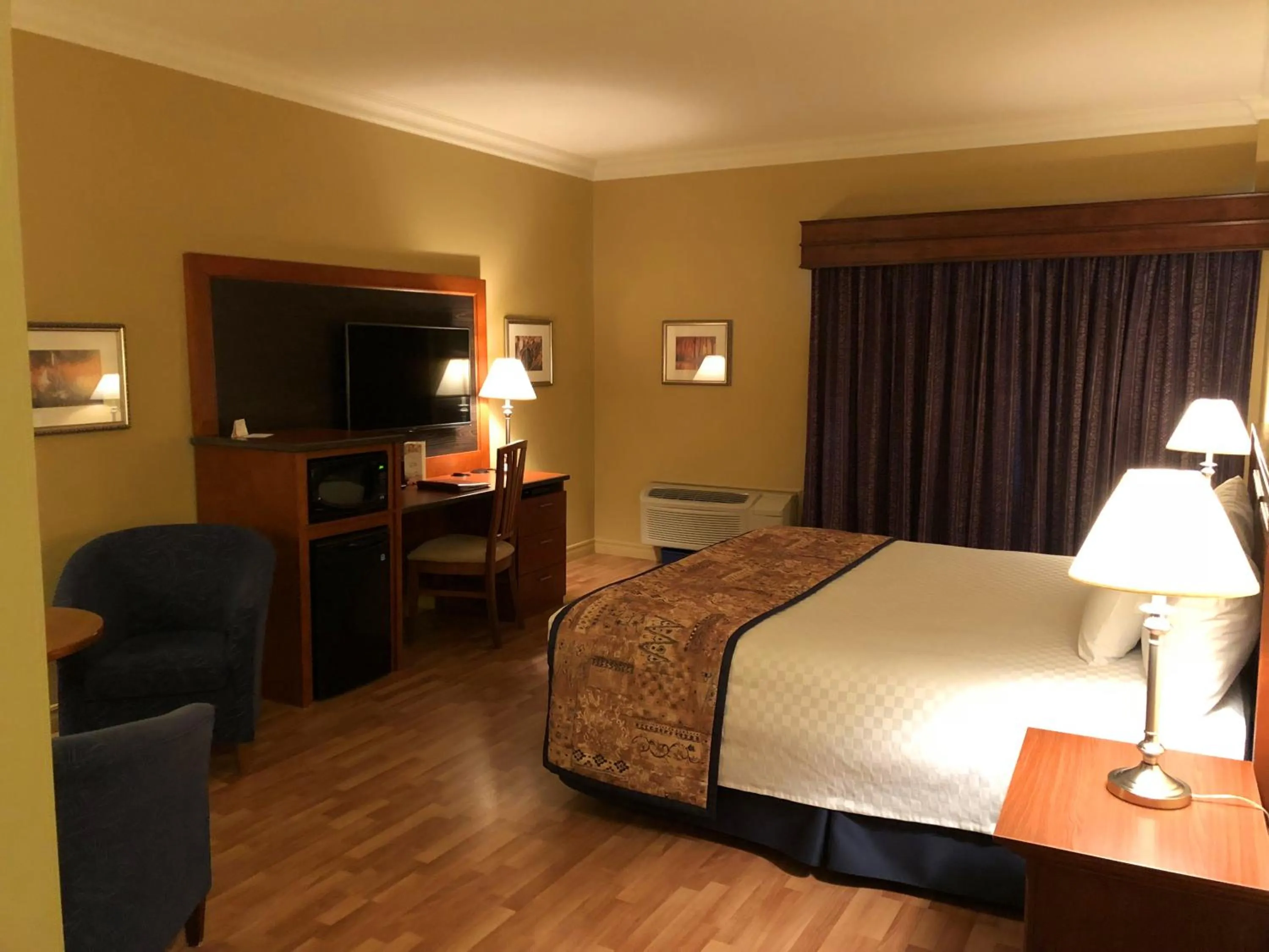 Photo of the whole room, Bed in Hotel L'Oie des neiges