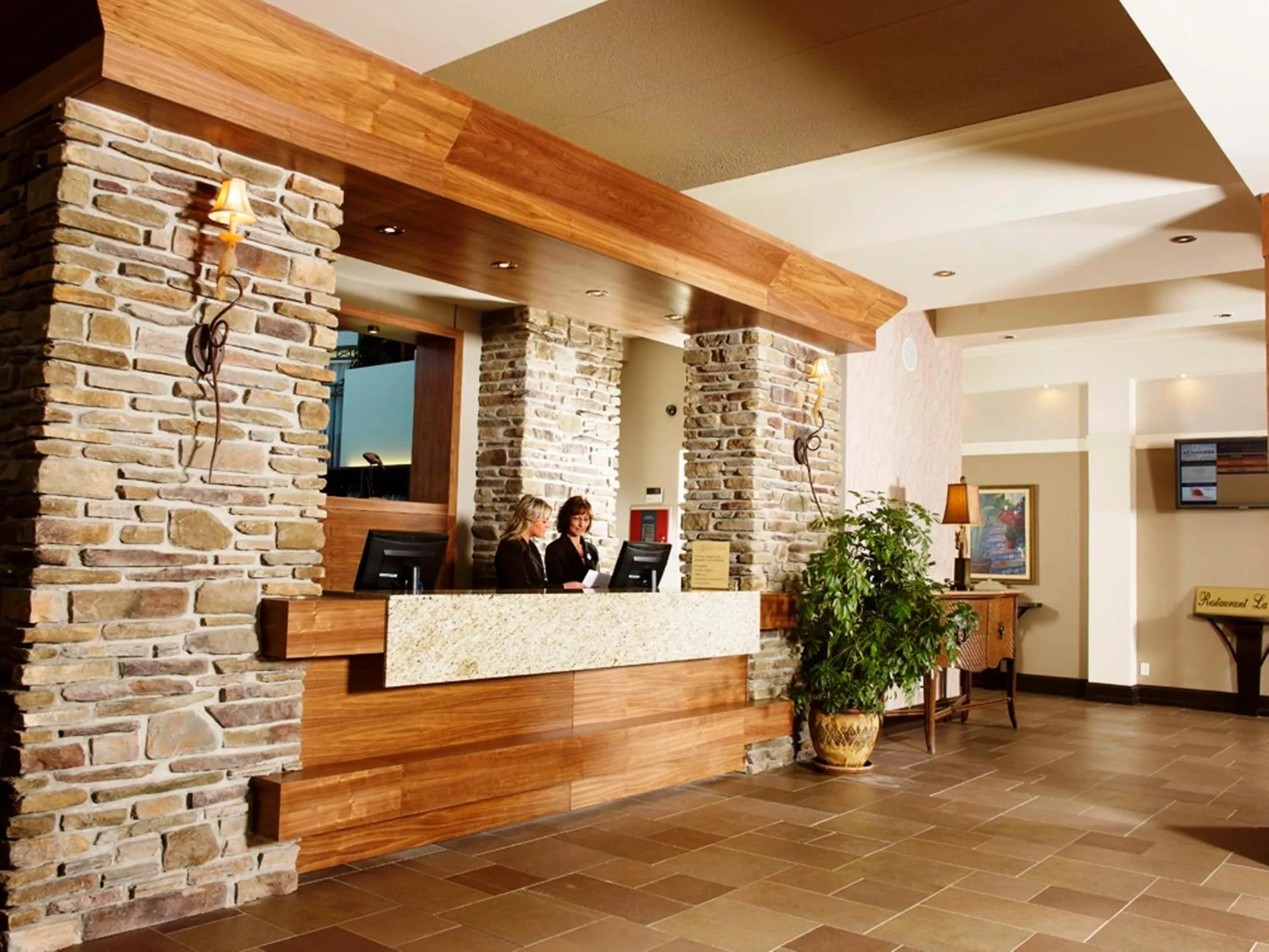 Lobby or reception in Hotel L'Oie des neiges