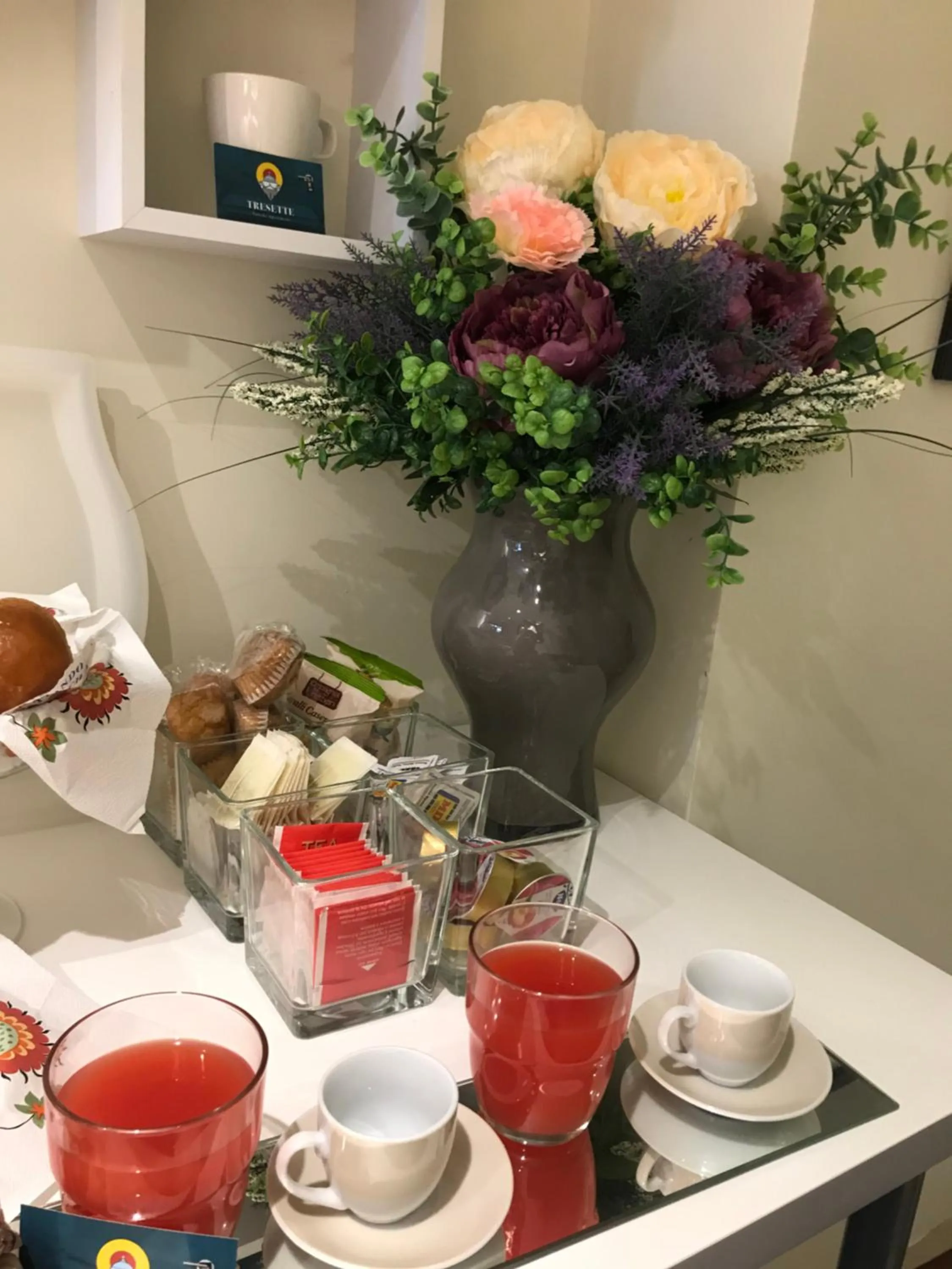 Coffee/tea facilities in TreSette Toledo