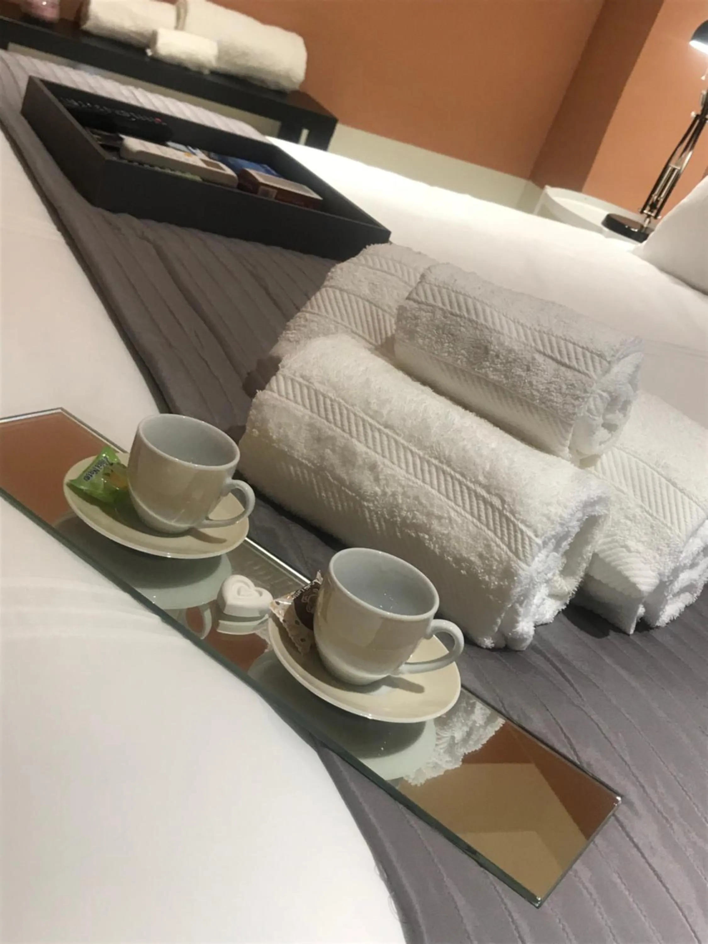Coffee/tea facilities, Bed in TreSette Toledo