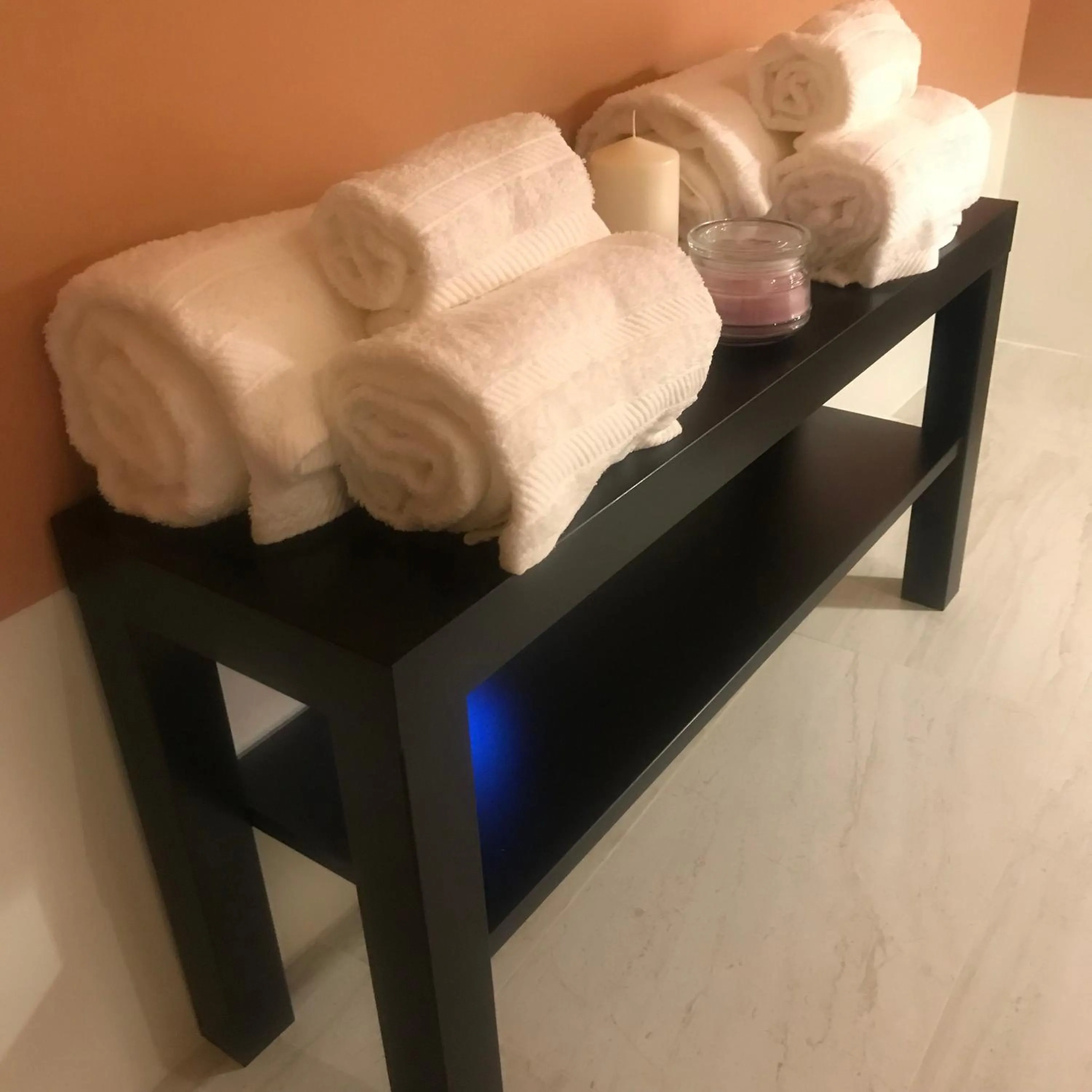 Bathroom, Bed in TreSette Toledo