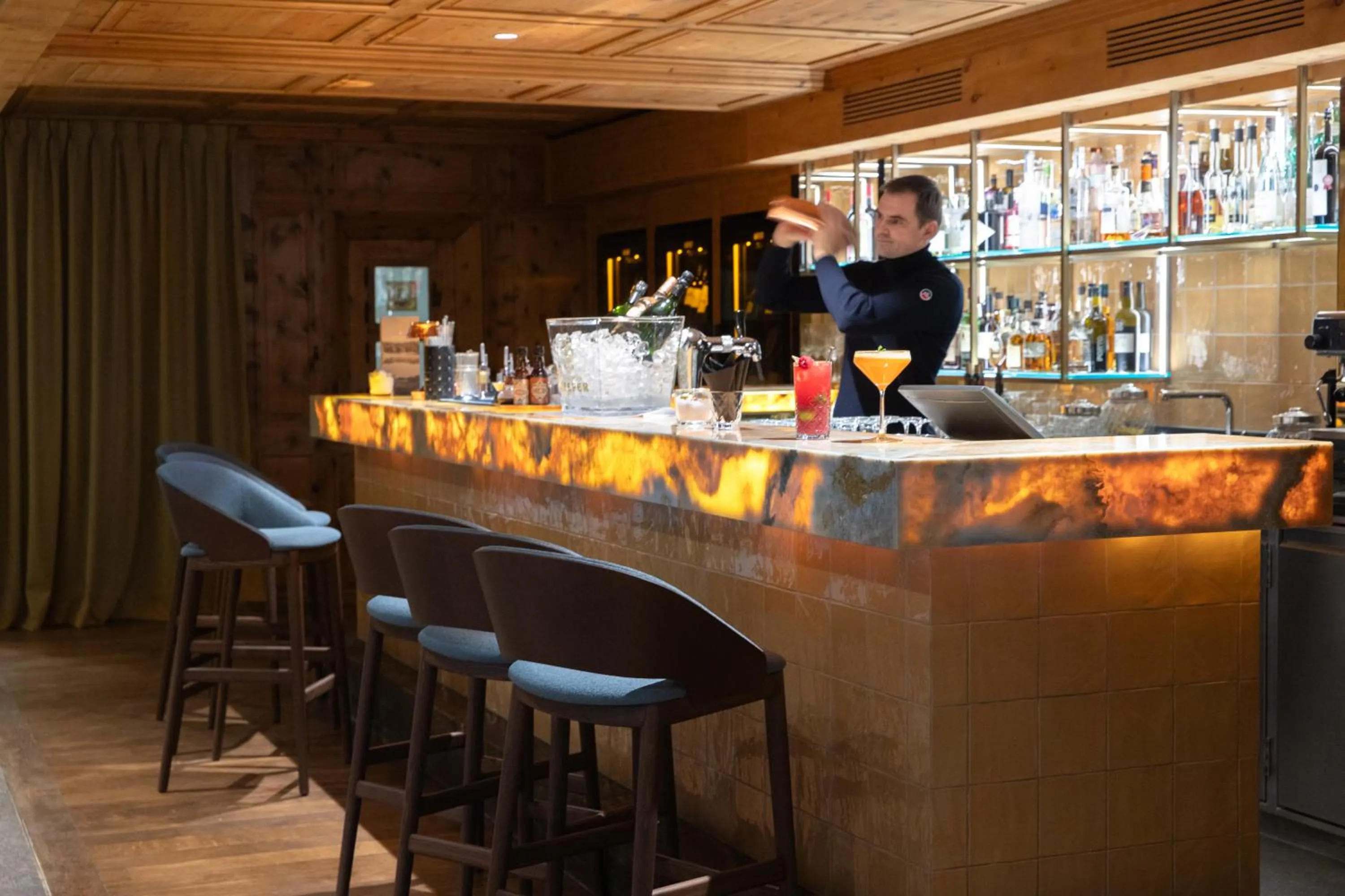 Drinks in Soldanella by Hotel Adula