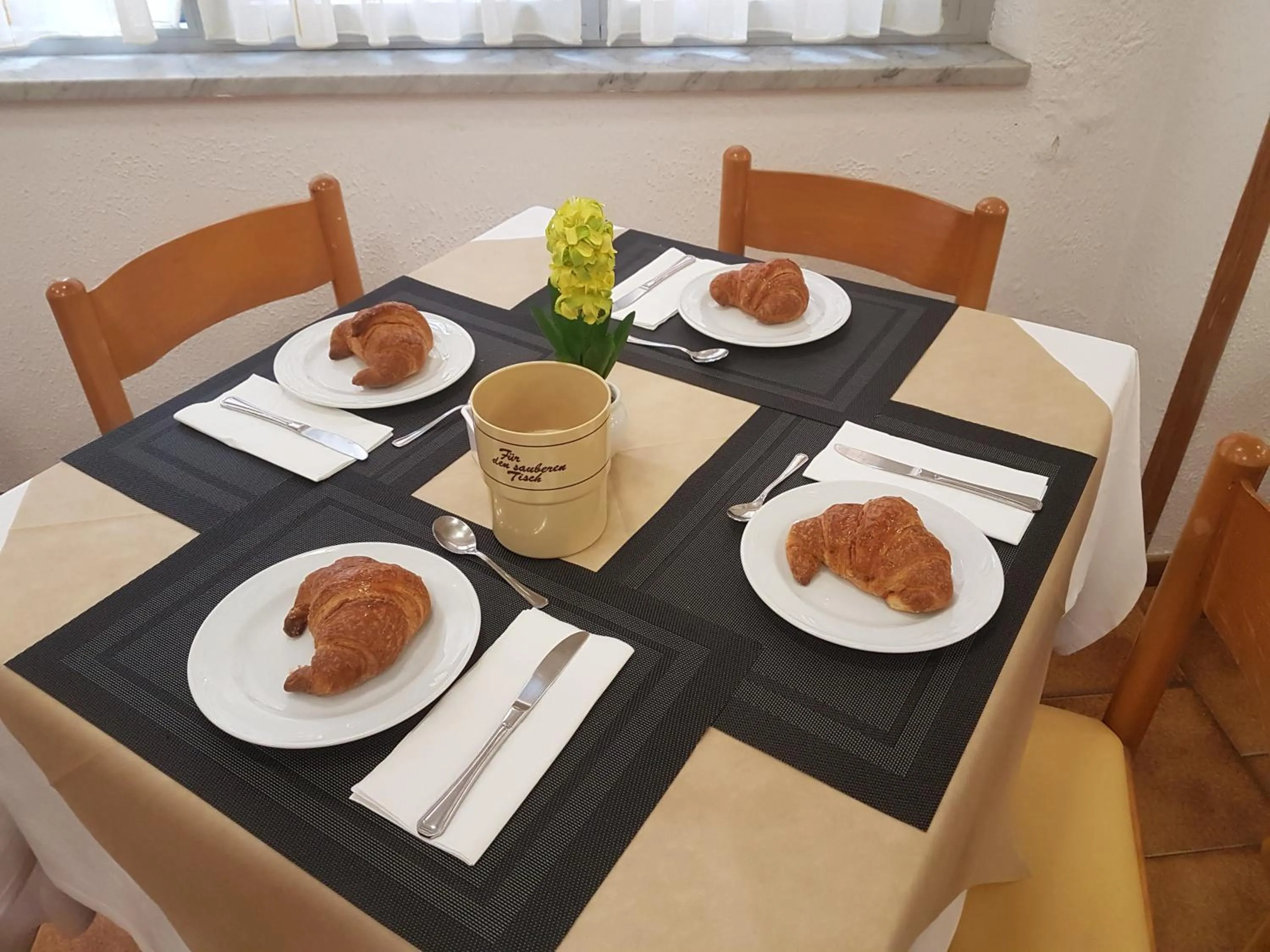 Restaurant/places to eat in Albergo Natalina