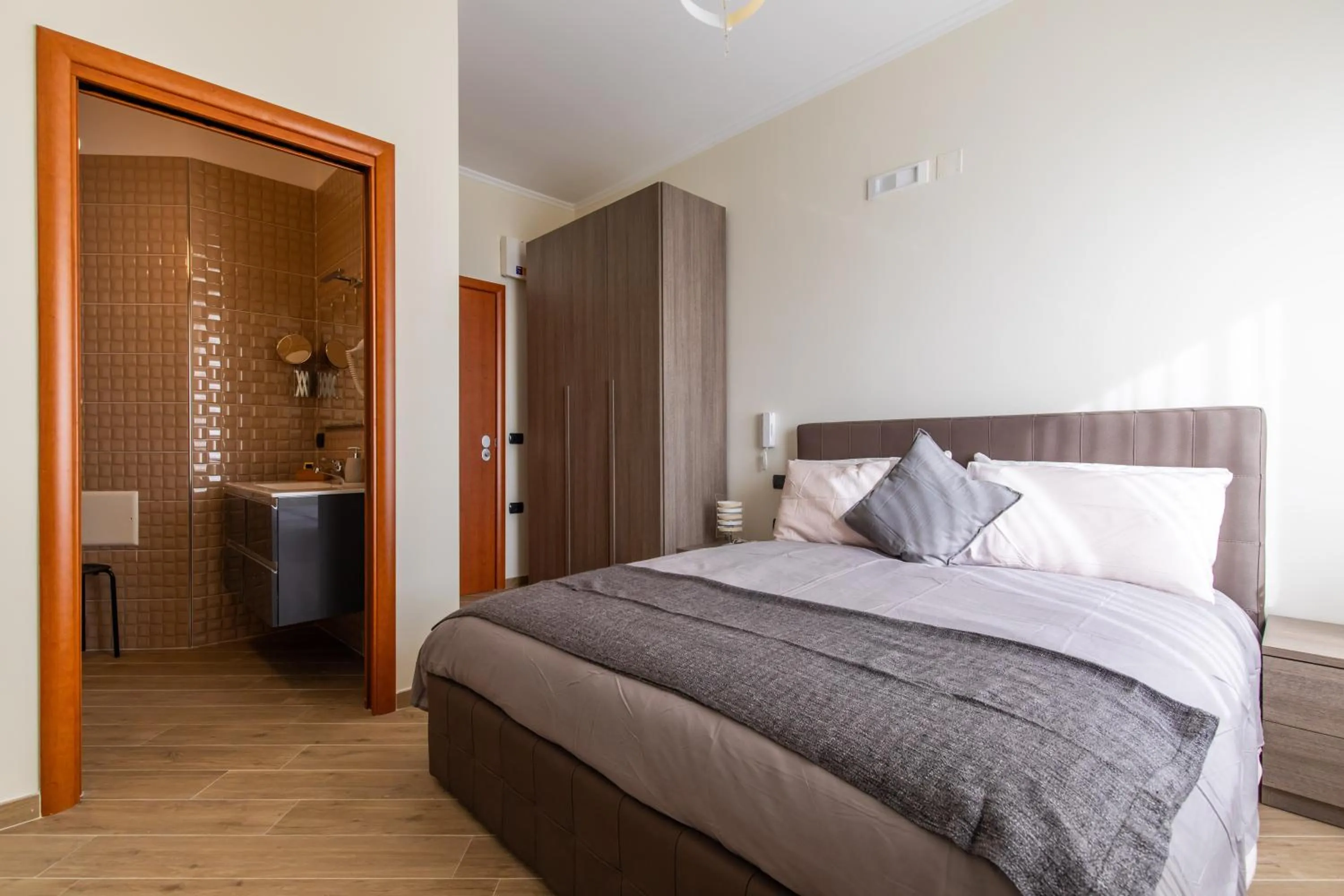 Photo of the whole room, Bed in Napoli d'Amare B&B