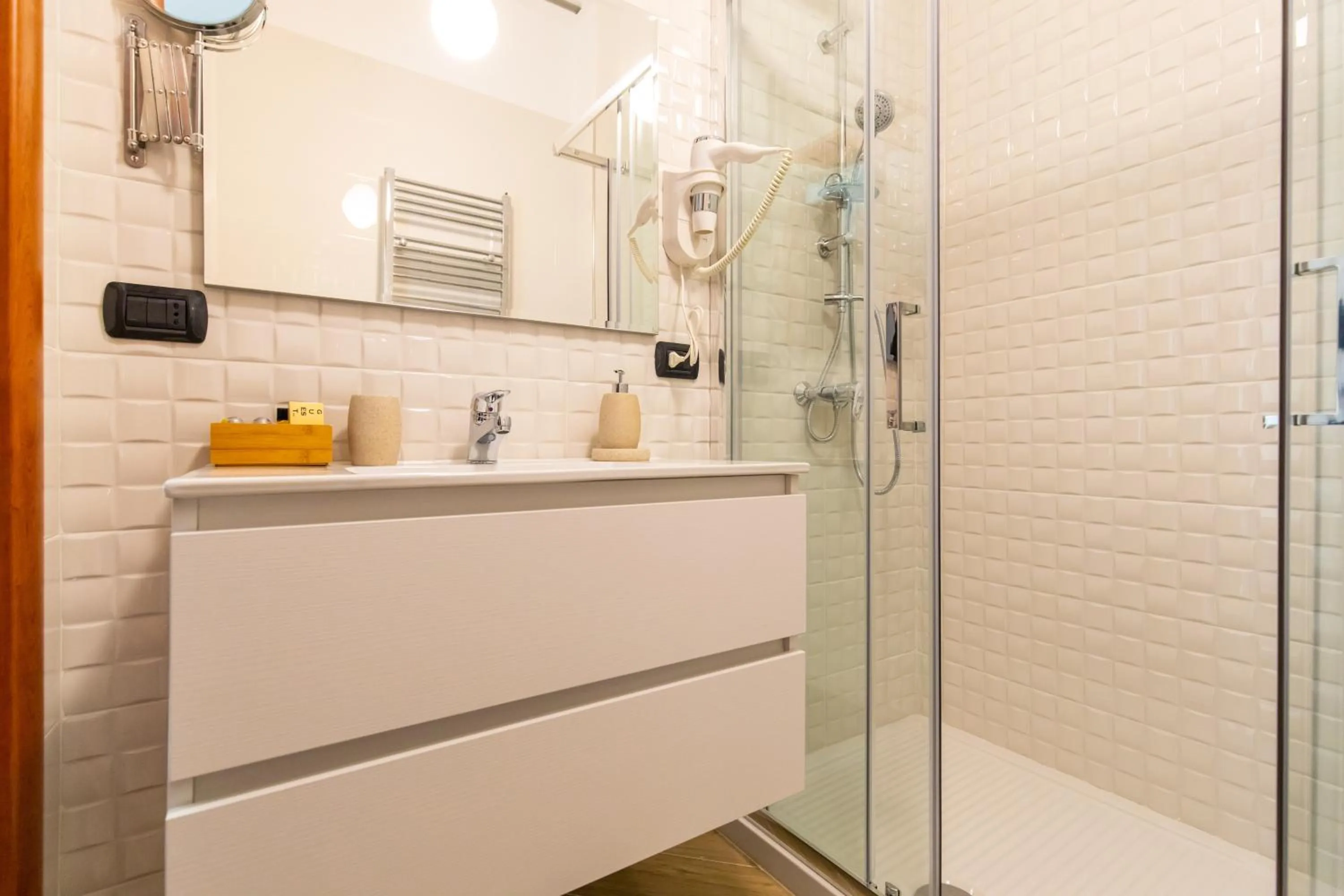 Shower in Napoli d'Amare B&B