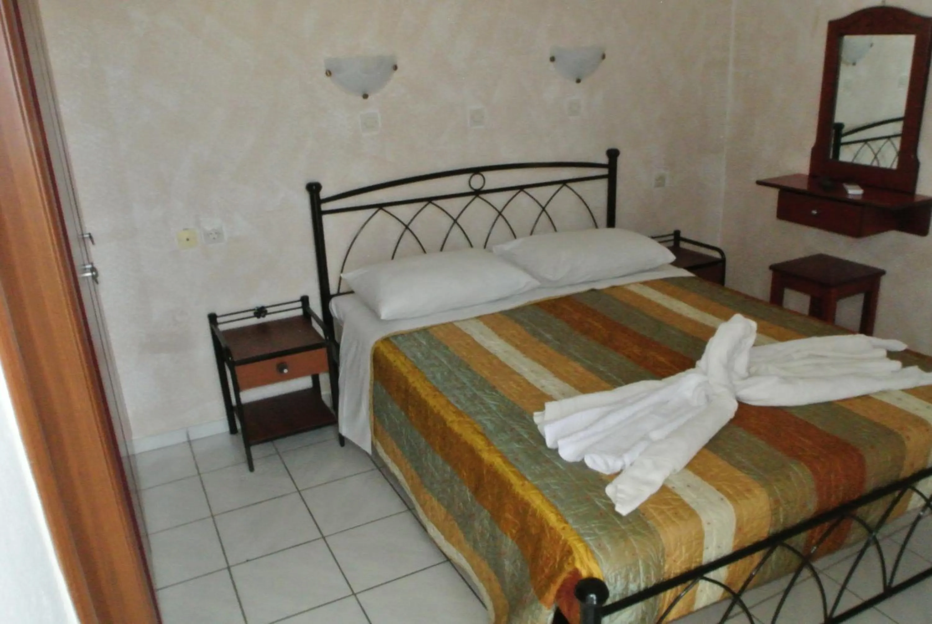 Photo of the whole room, Bed in Kokalakis Hotel