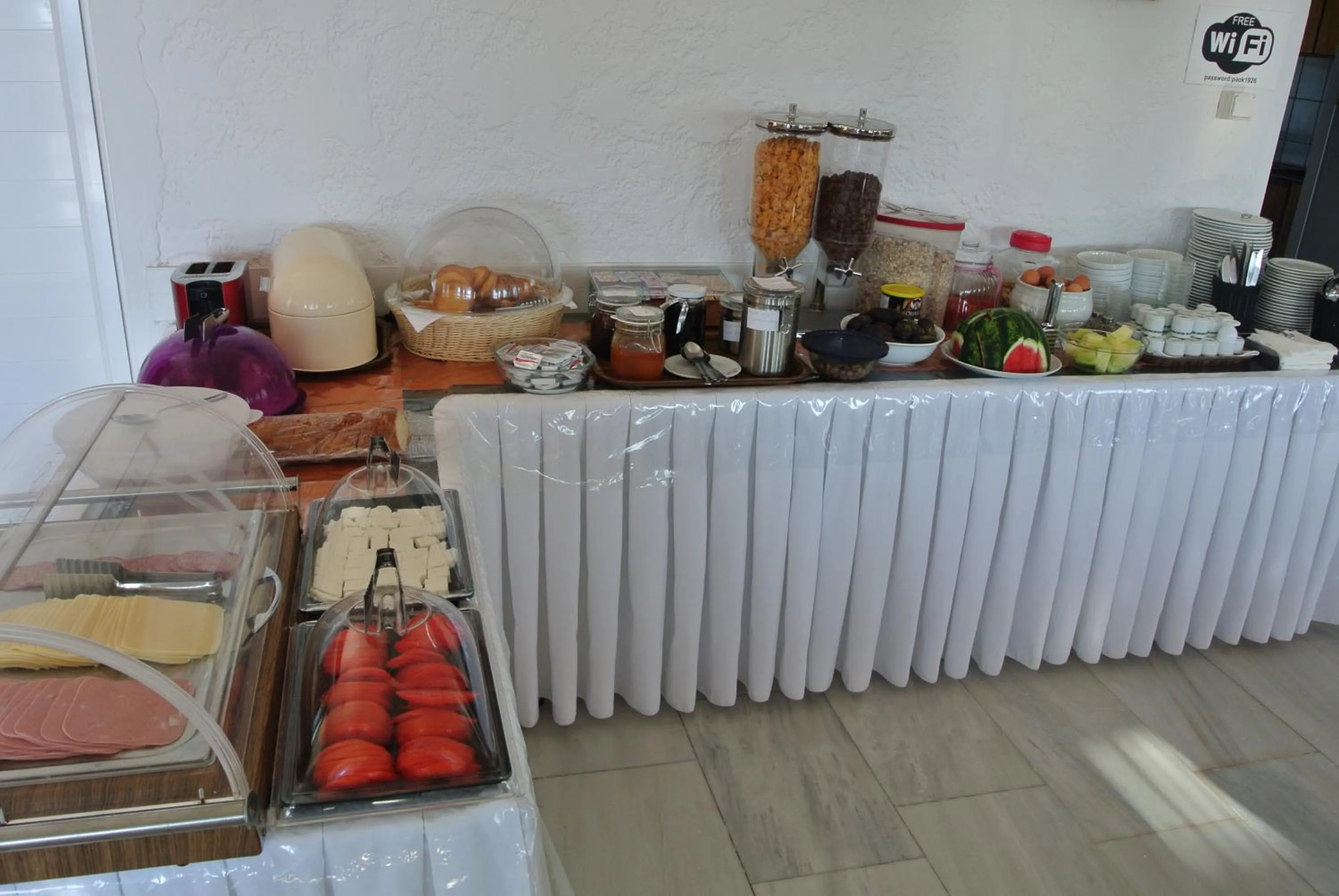 Restaurant/places to eat in Kokalakis Hotel