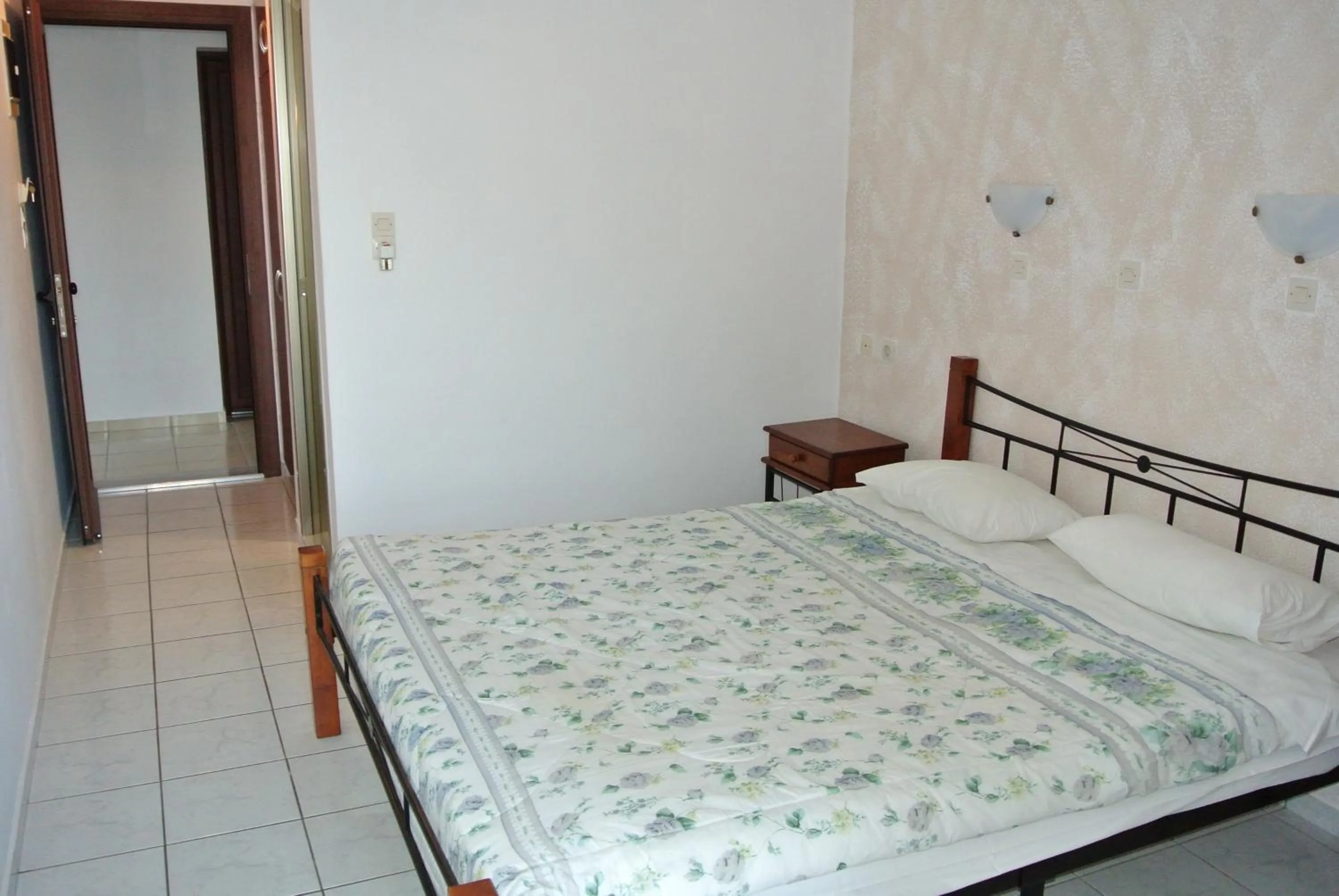 Photo of the whole room, Bed in Kokalakis Hotel