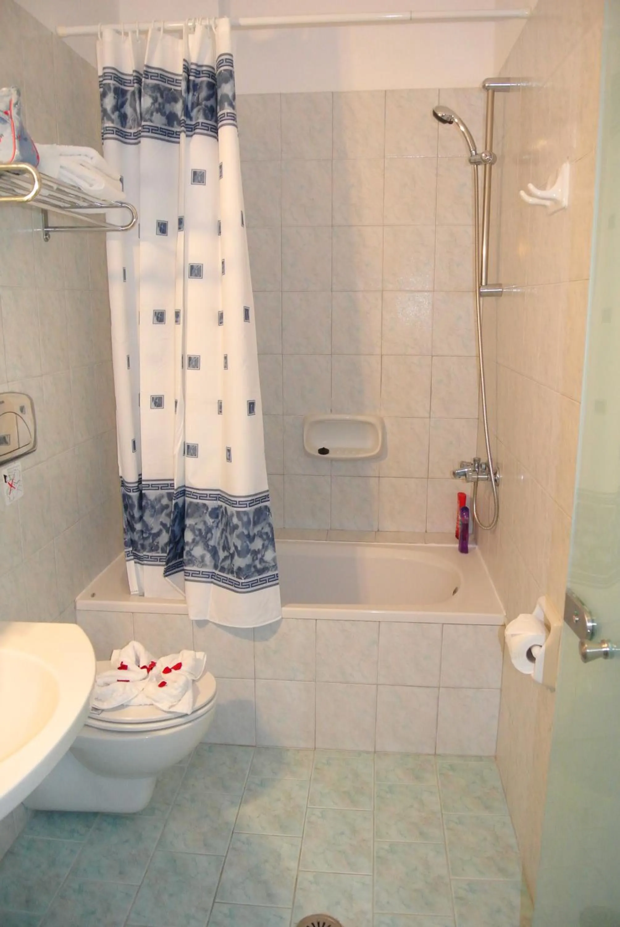 Bathroom in Kokalakis Hotel