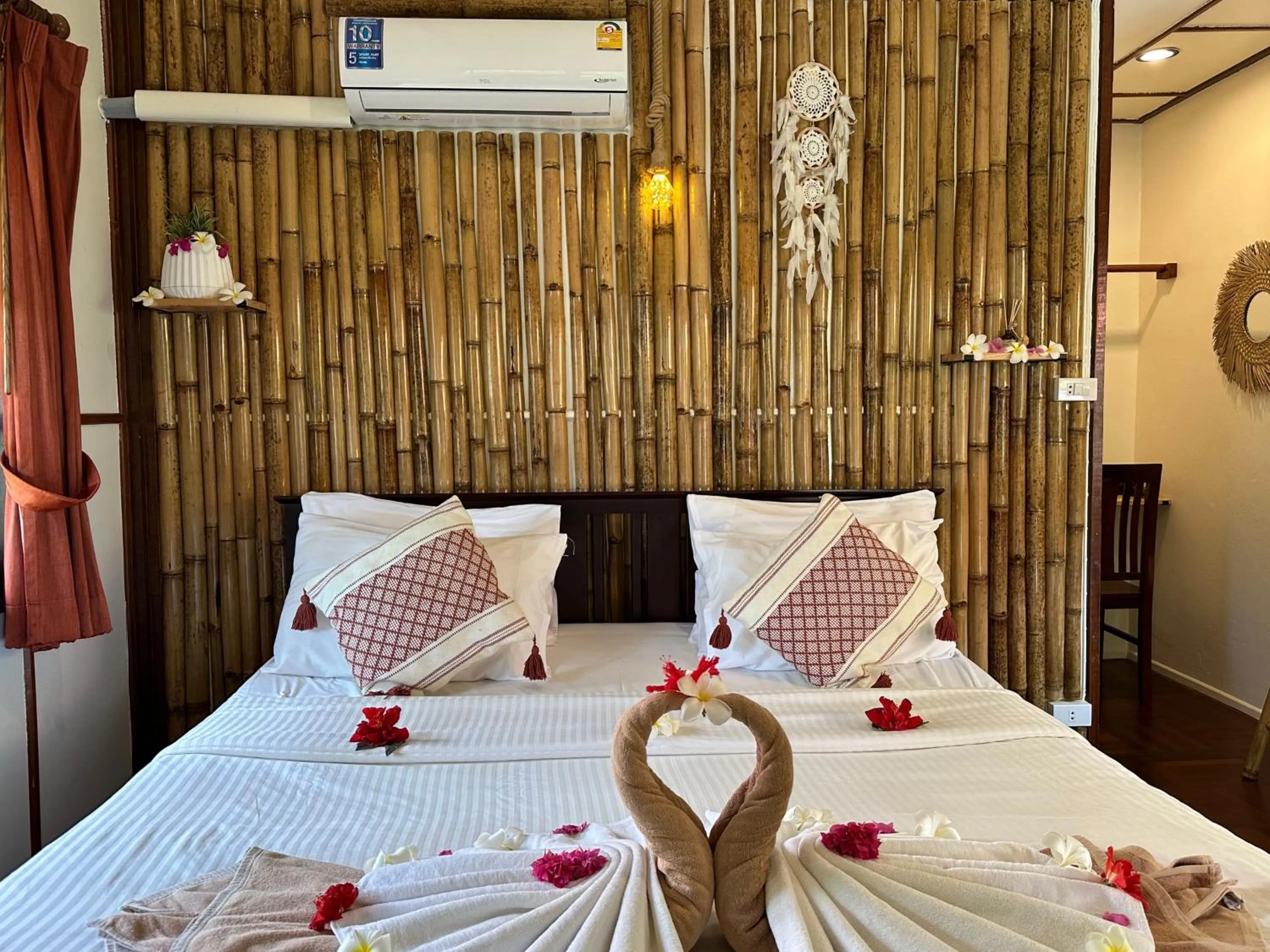 Bed in Bangrak Pier Bungalow