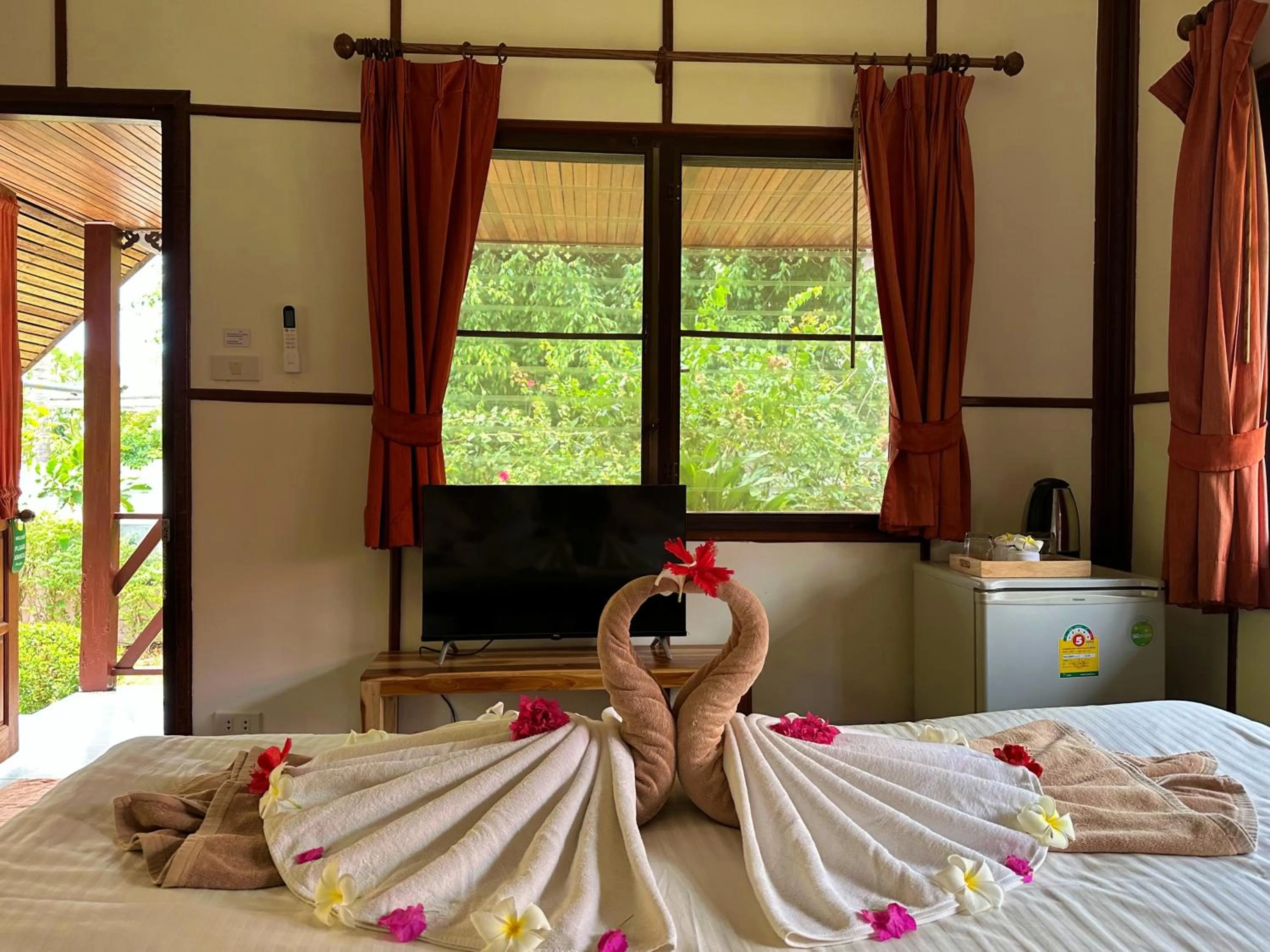 Bed in Bangrak Pier Bungalow