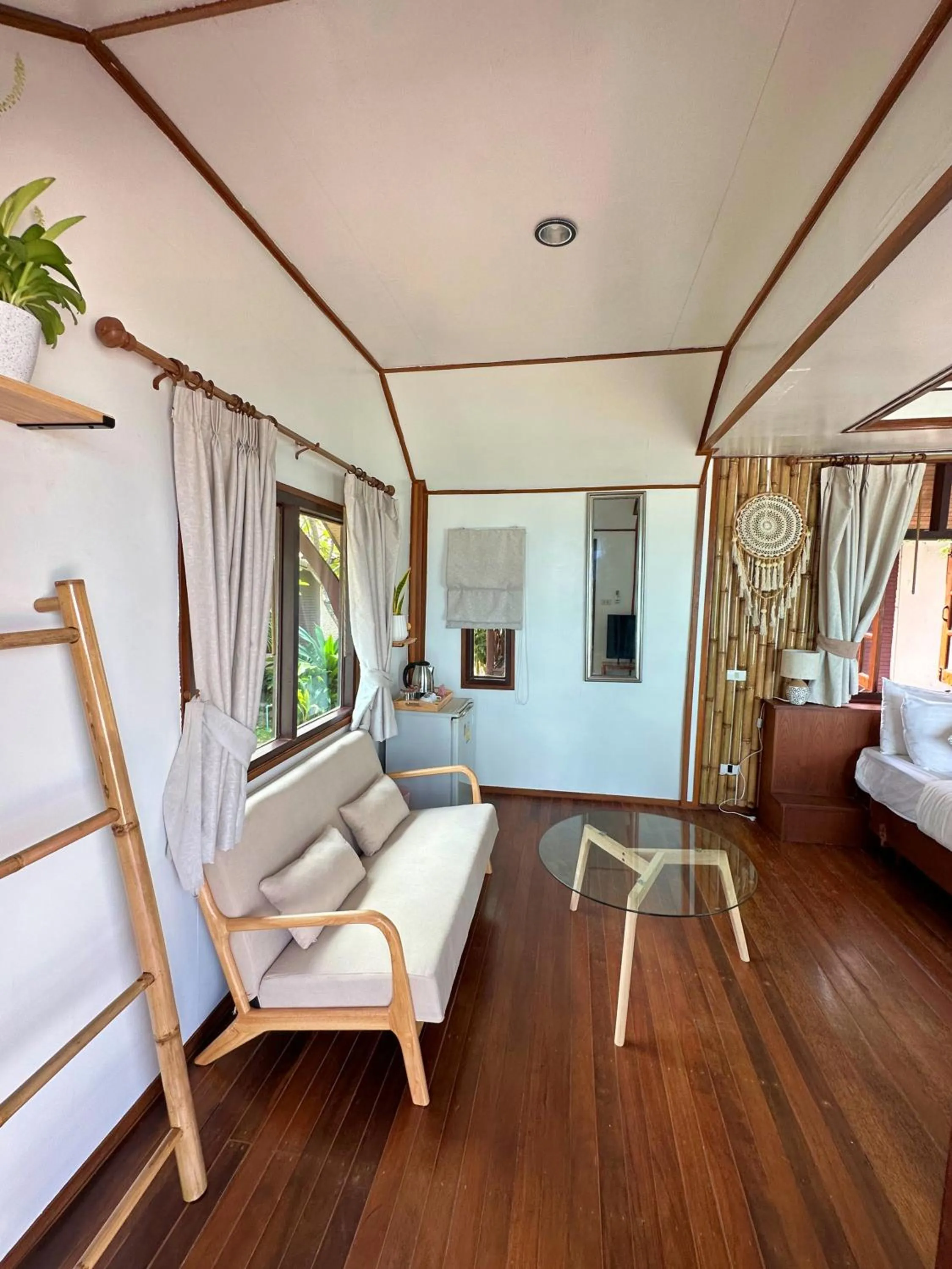 Bed in Bangrak Pier Bungalow