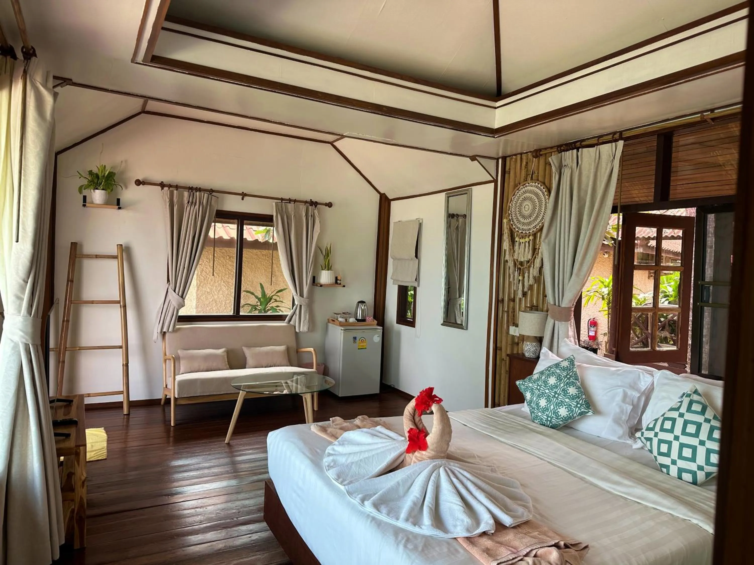 Bed in Bangrak Pier Bungalow