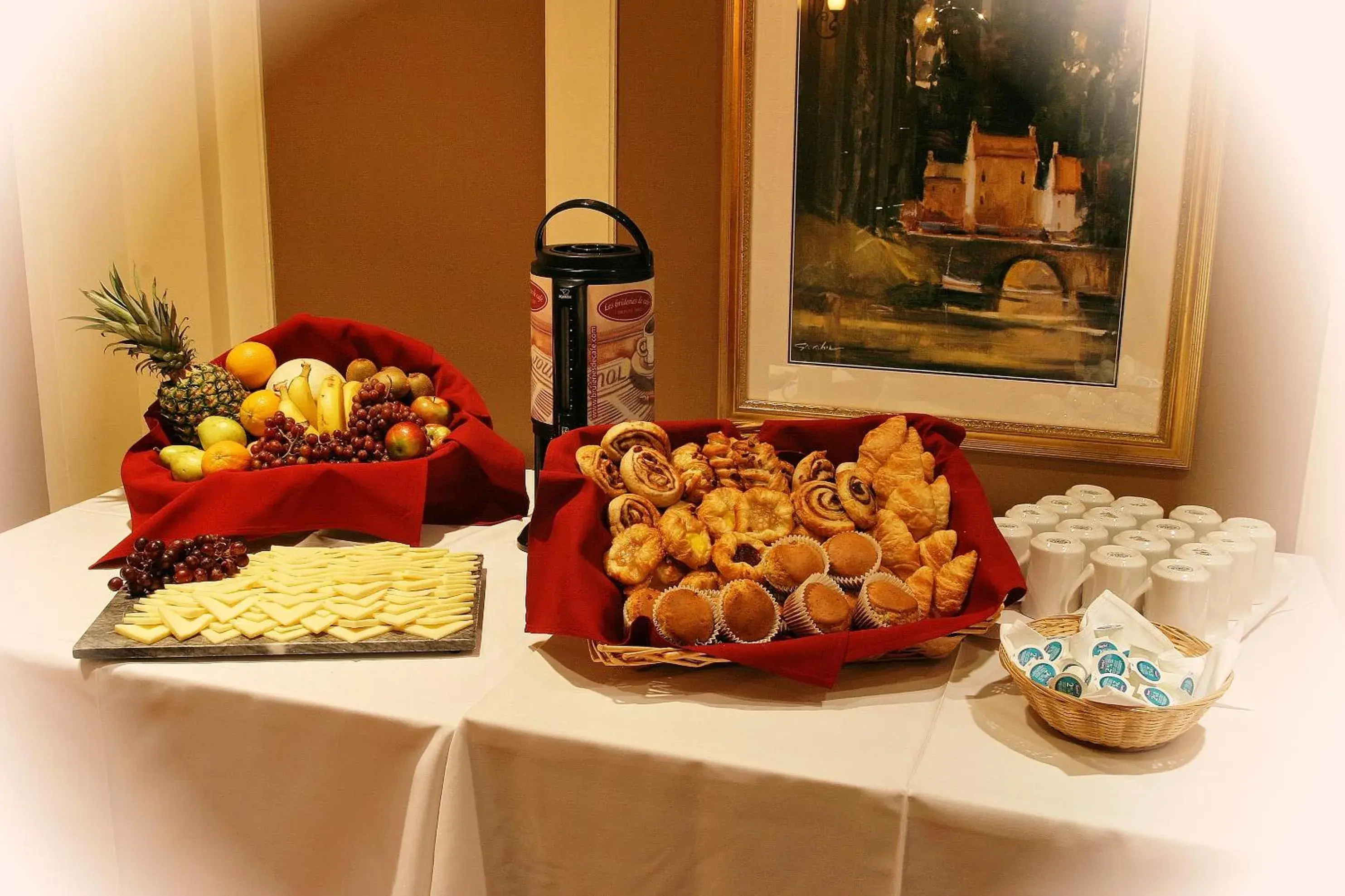 Food and drinks in Days Inn by Wyndham Levis Food and drinks in Days Inn by Wyndham Levis