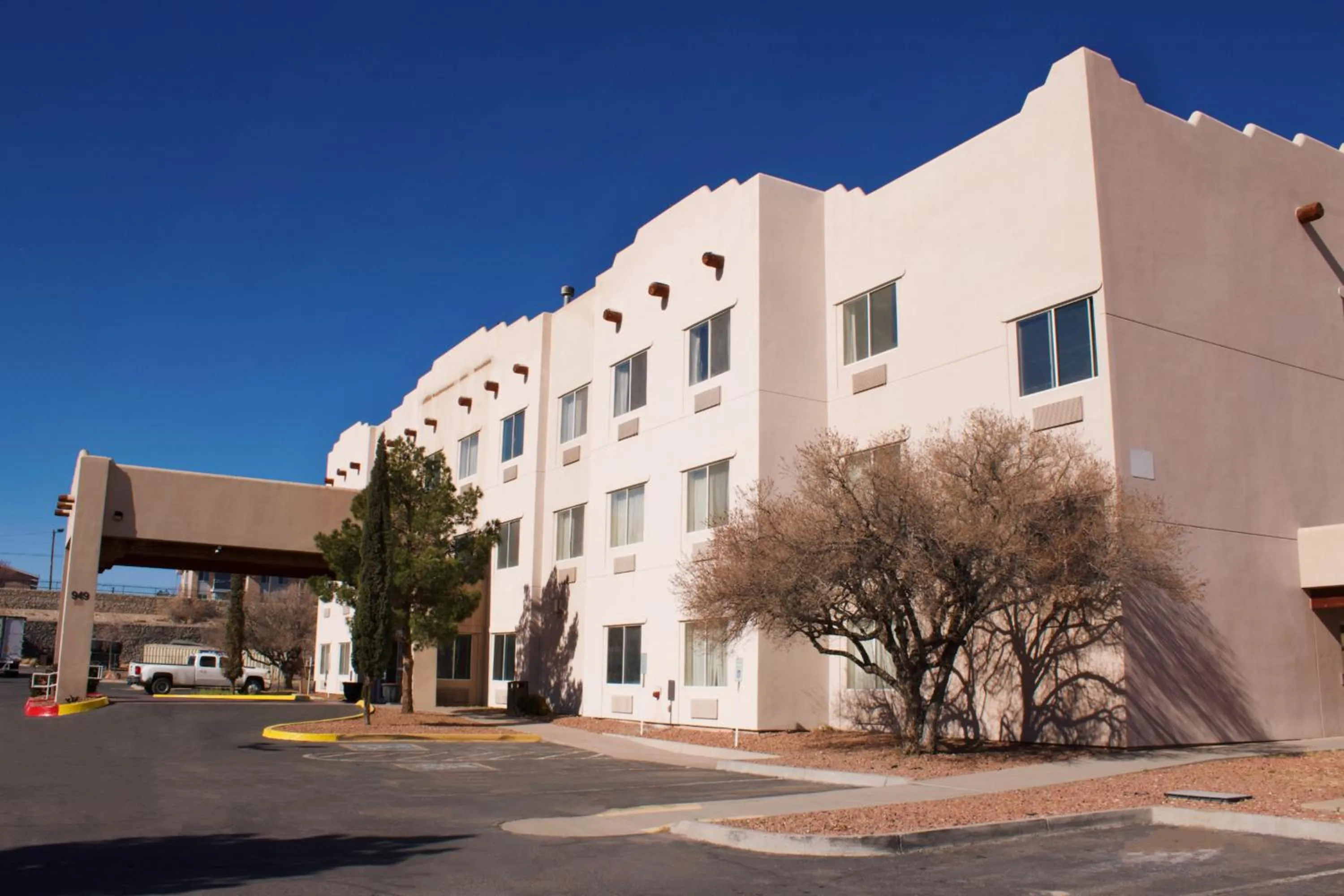 Property building in Hotel El Paso