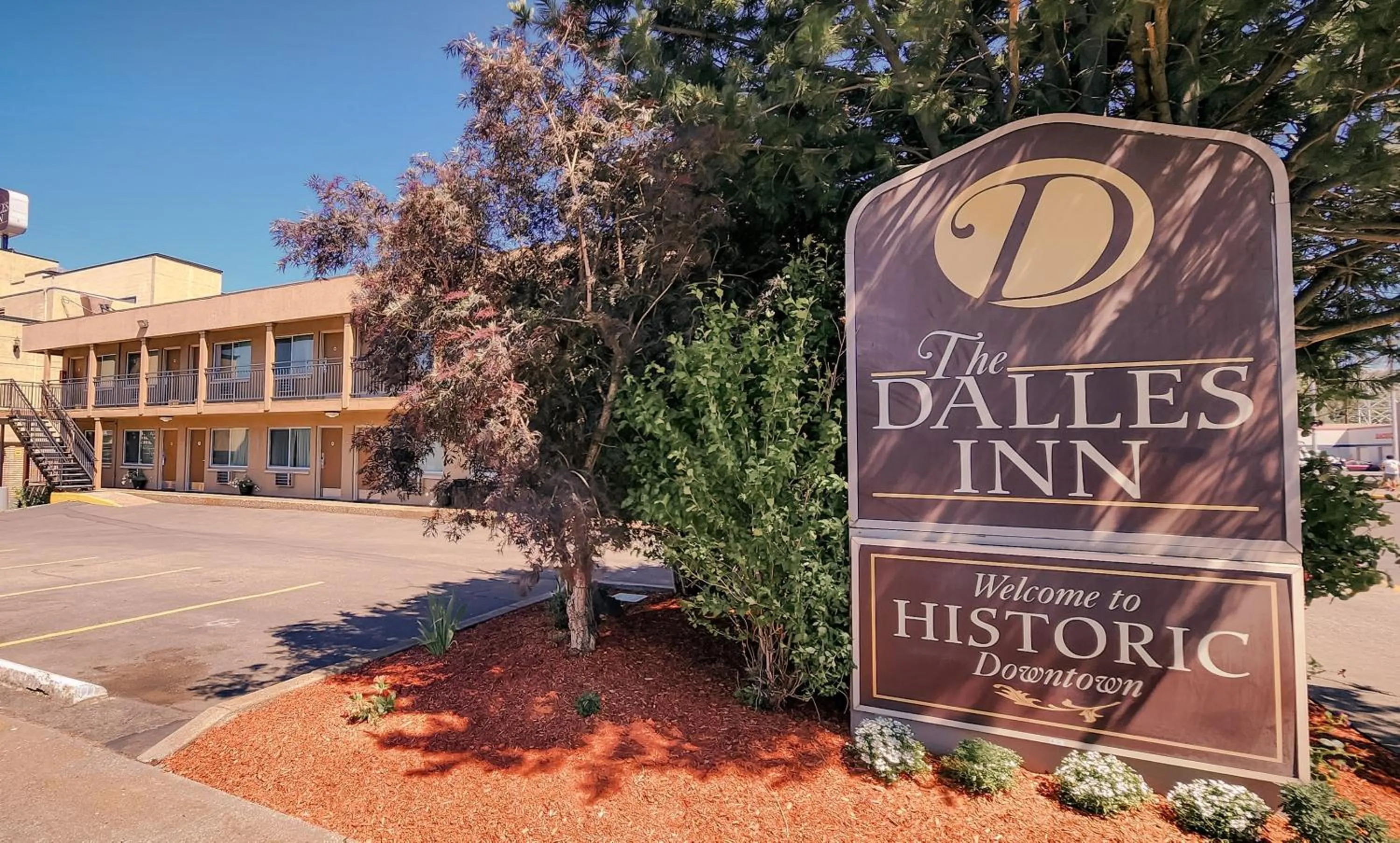 Property building in The Dalles Inn