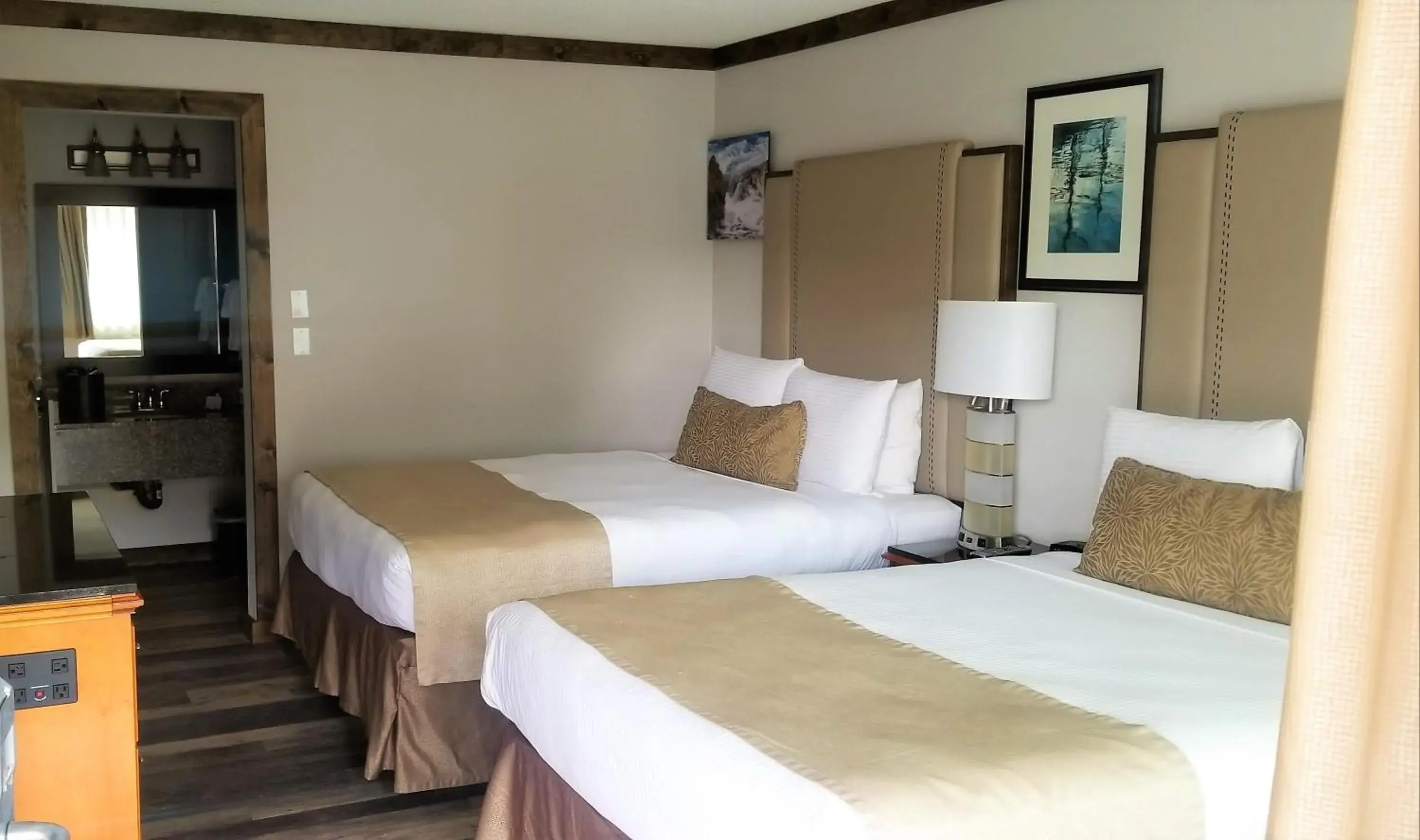 Photo of the whole room, Bed in The Dalles Inn Photo of the whole room, Bed in The Dalles Inn