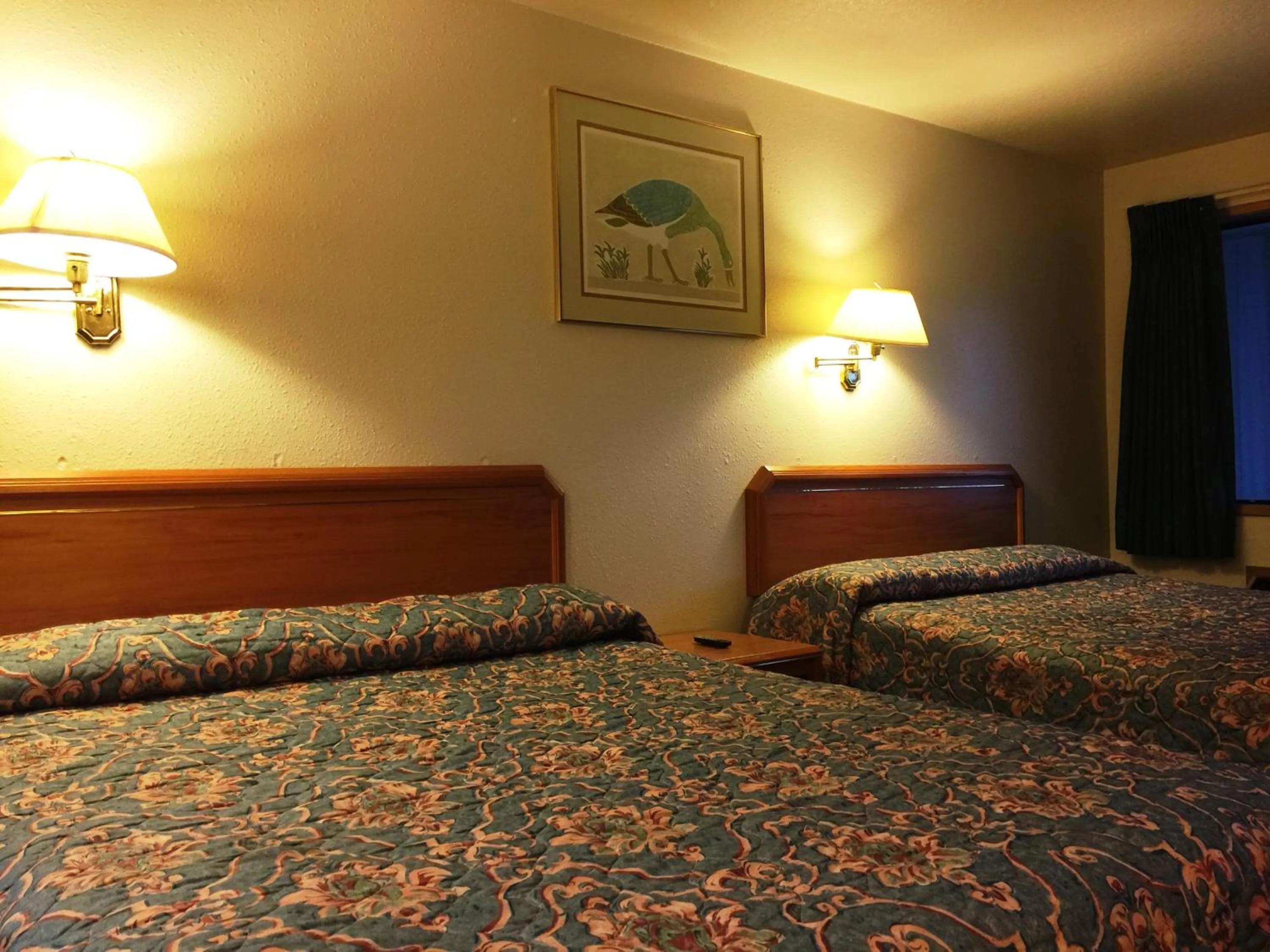 Bedroom, Bed in Milwaukie Inn Portland South