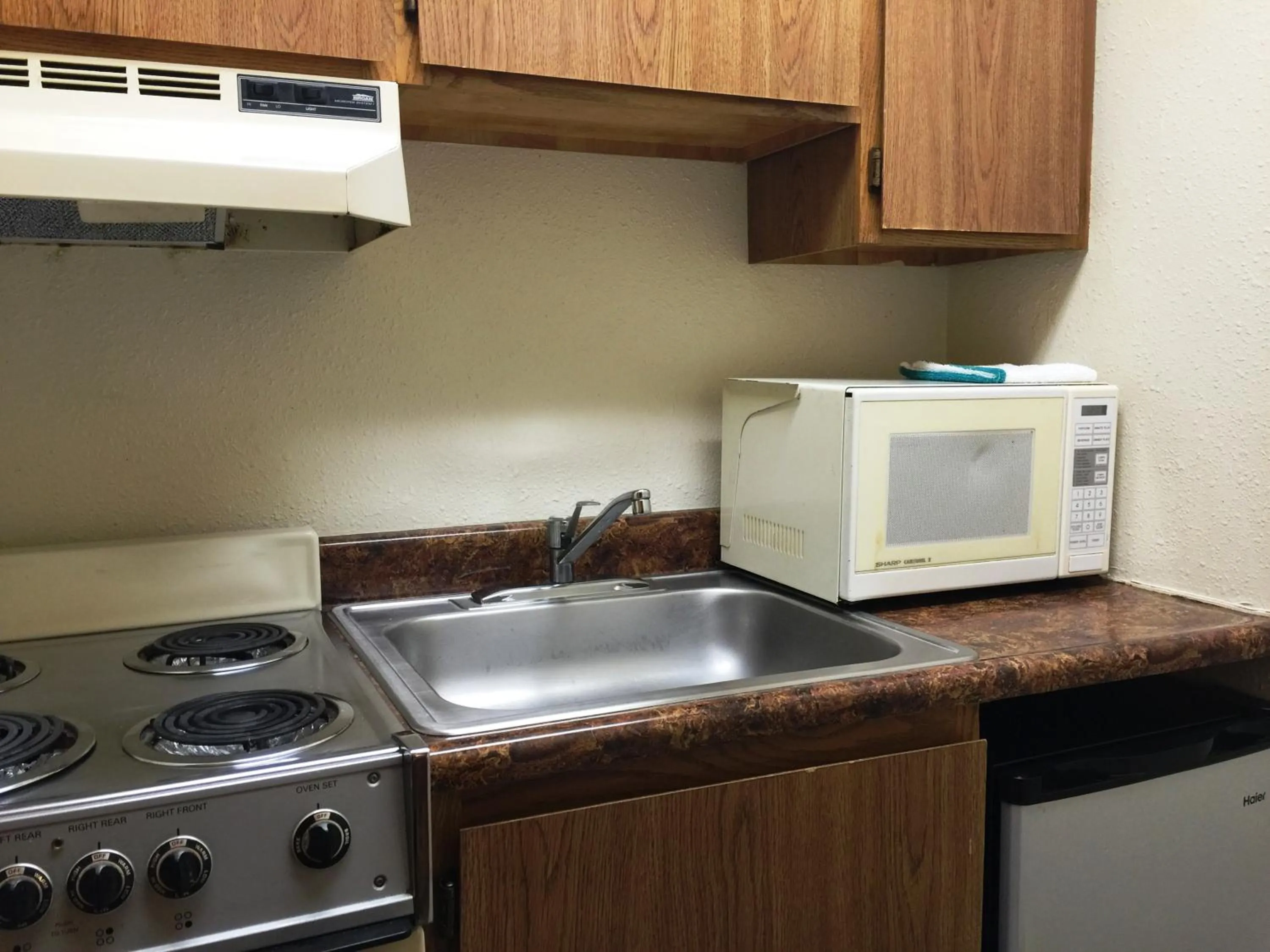Kitchen or kitchenette in Milwaukie Inn Portland South