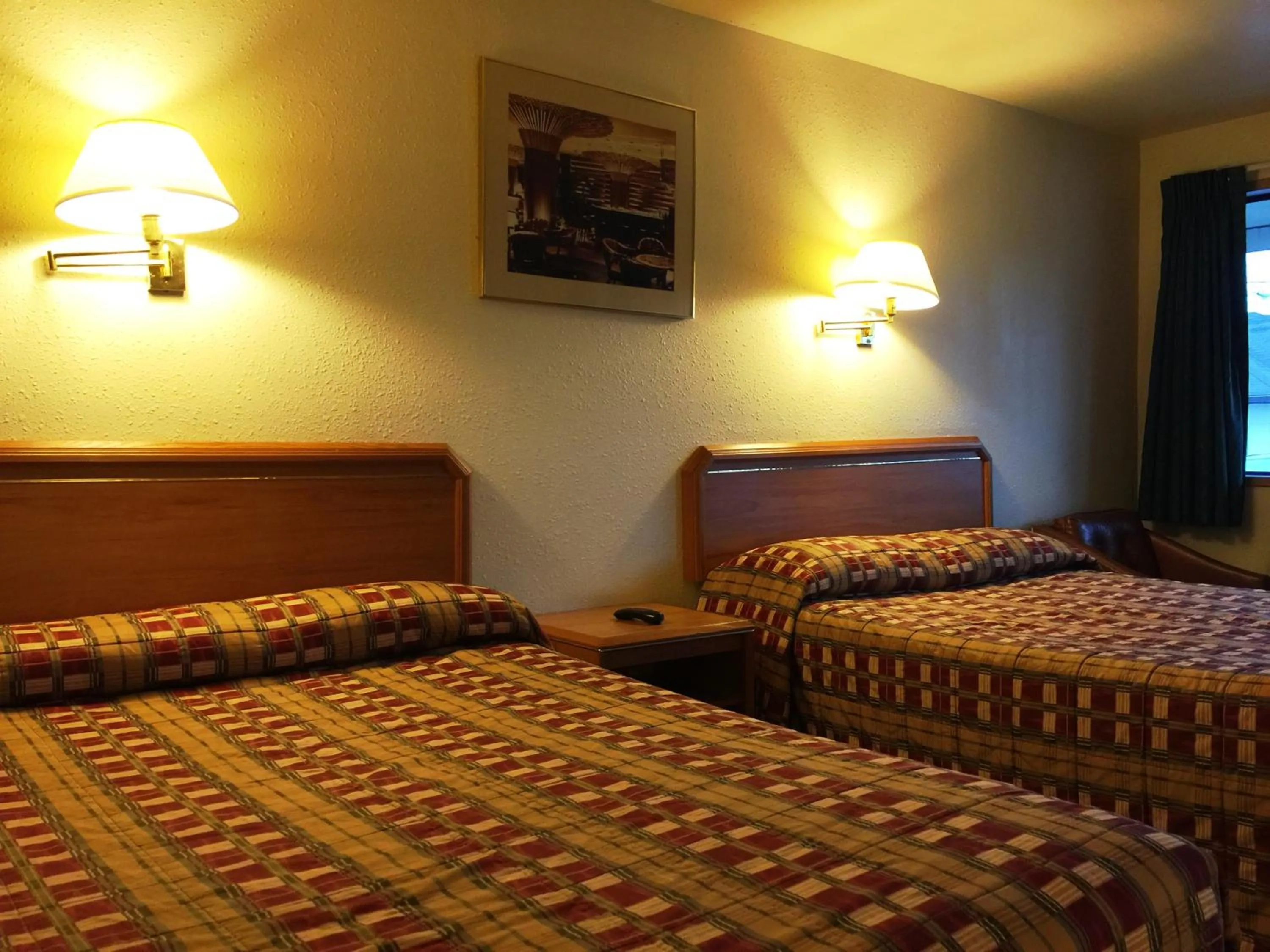 Bedroom, Bed in Milwaukie Inn Portland South