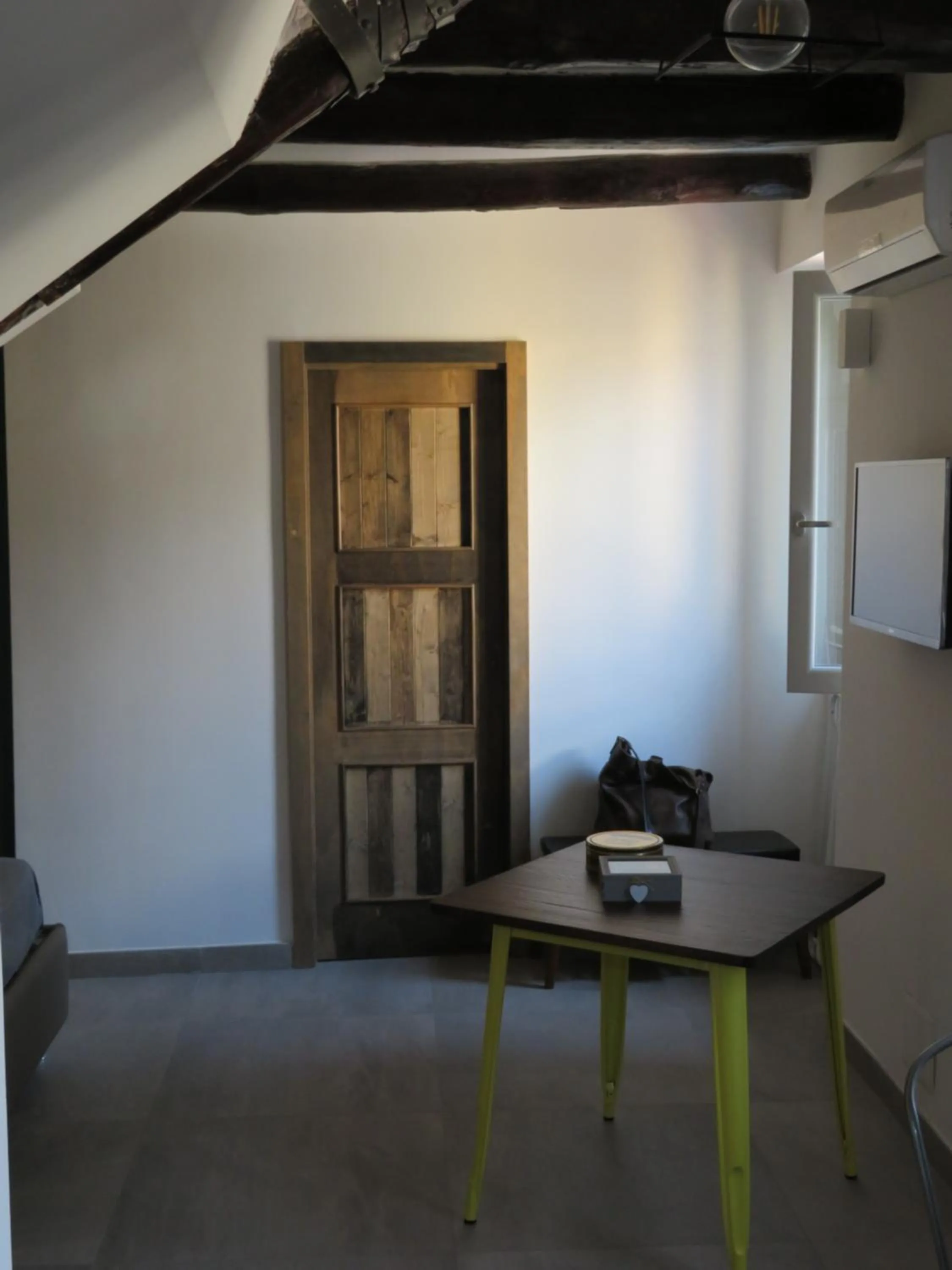 Dining area in Napoli Suite Toledo 10 By Dimorra