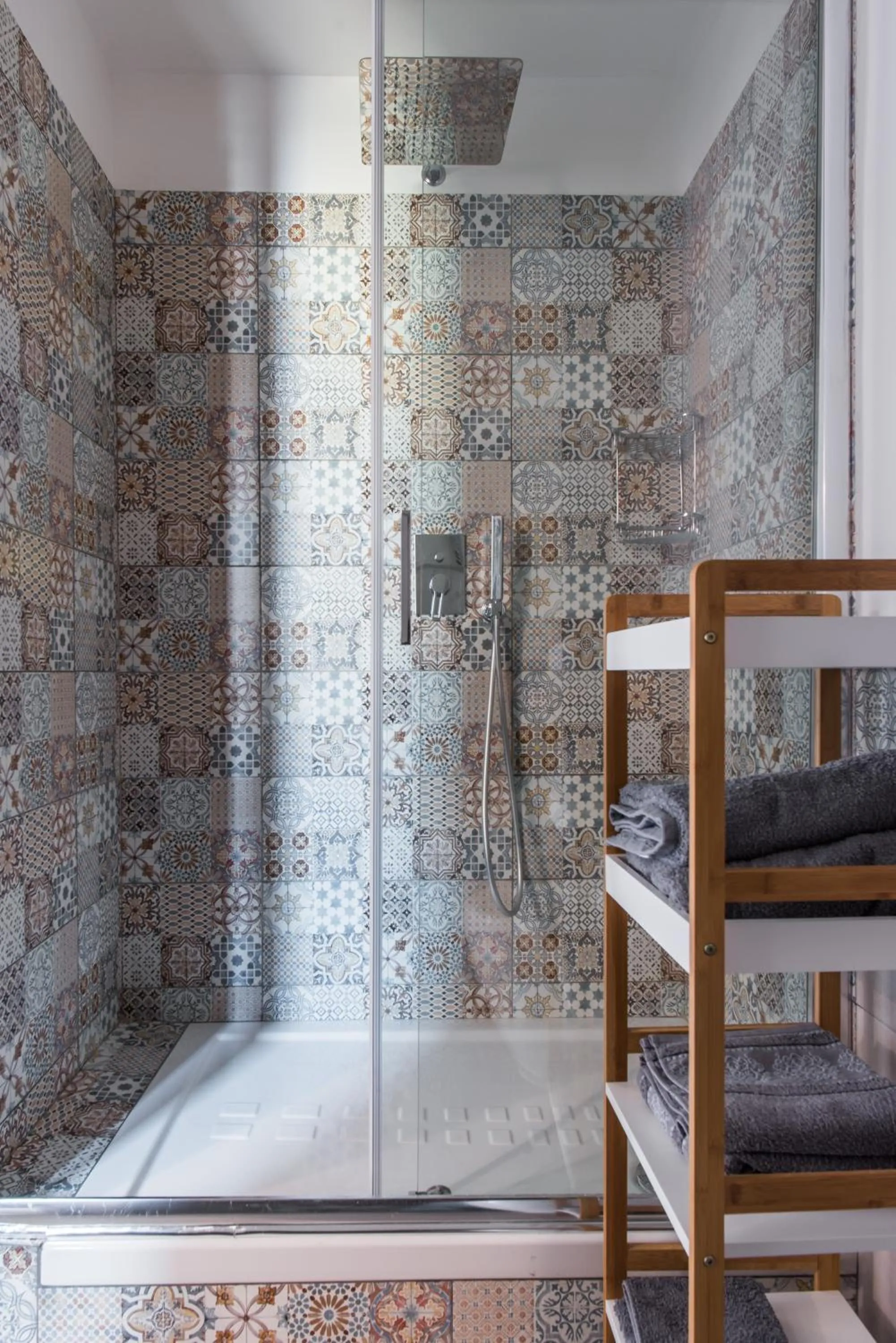 Bathroom, Bed in Napoli Suite Toledo 10 By Dimorra