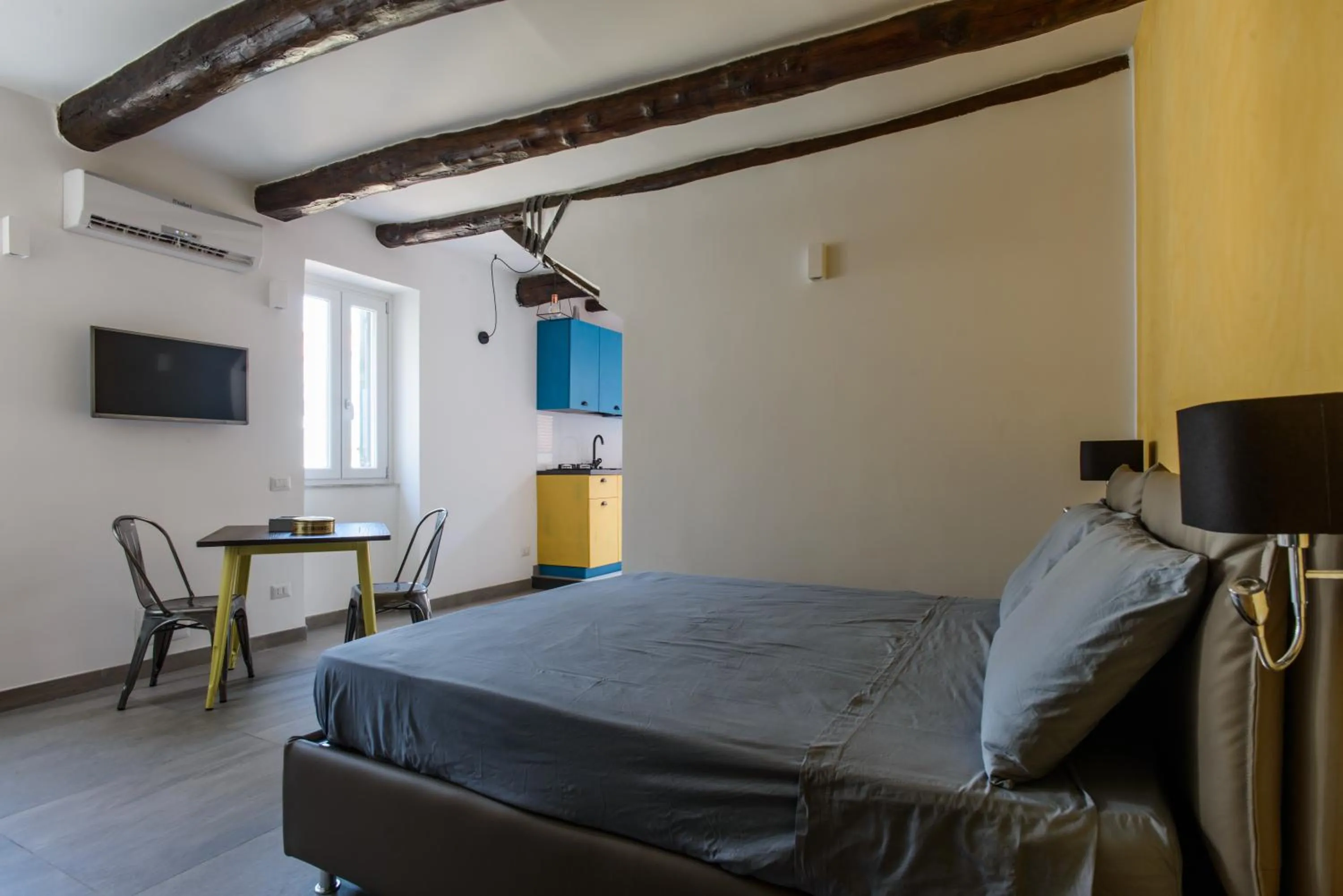 Photo of the whole room, Bed in Napoli Suite Toledo 10 By Dimorra