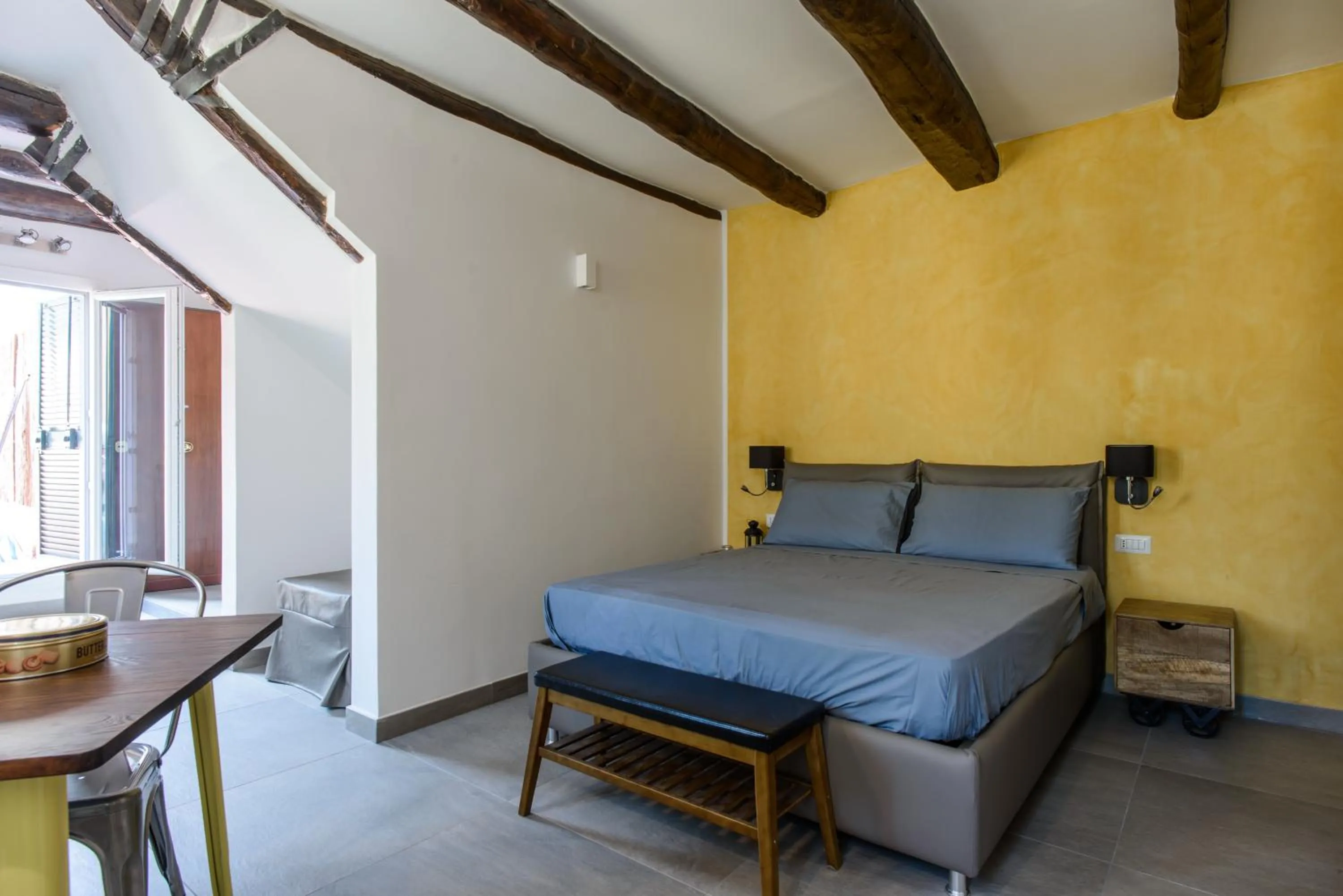 Photo of the whole room, Bed in Napoli Suite Toledo 10 By Dimorra