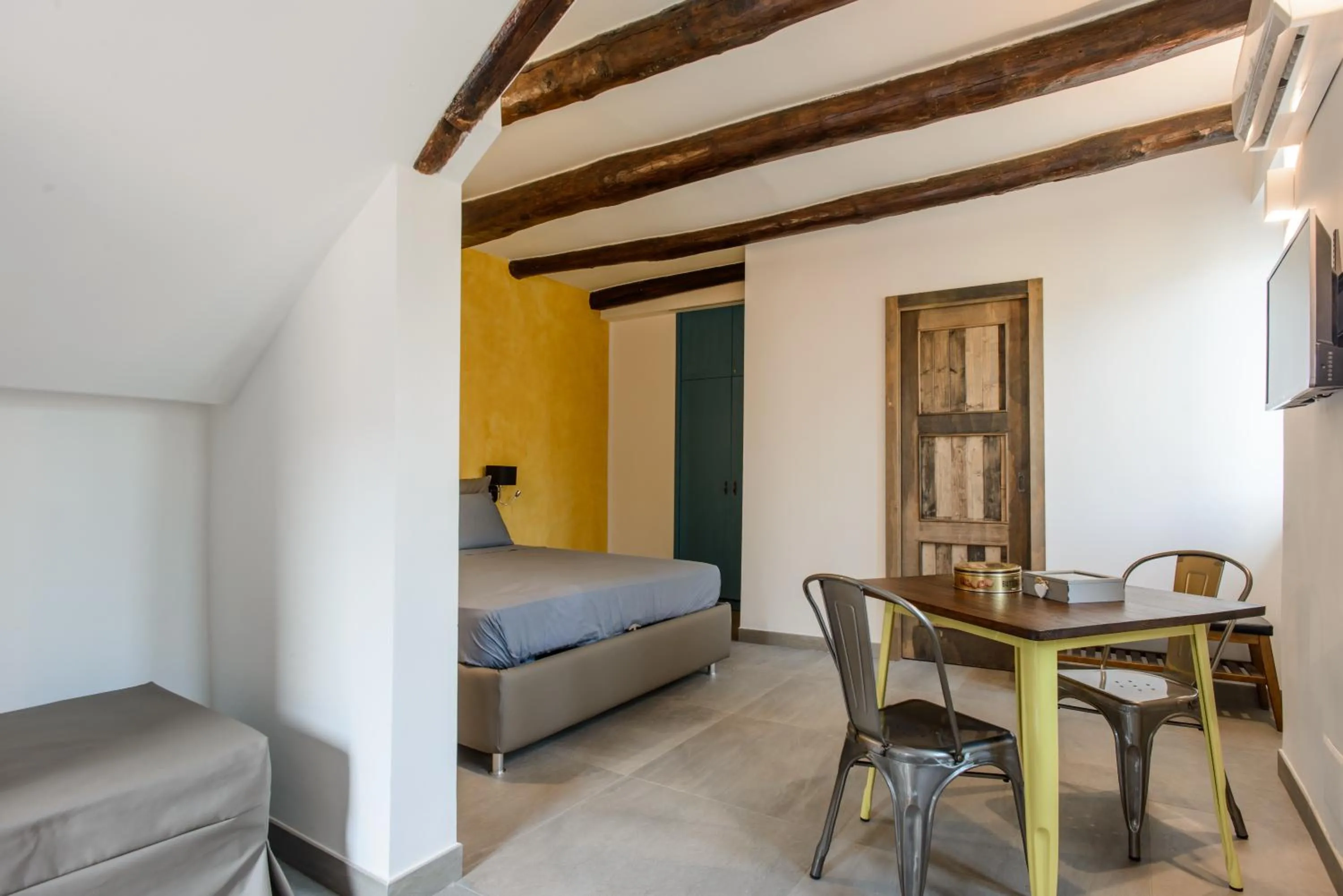 Photo of the whole room, Bed in Napoli Suite Toledo 10 By Dimorra