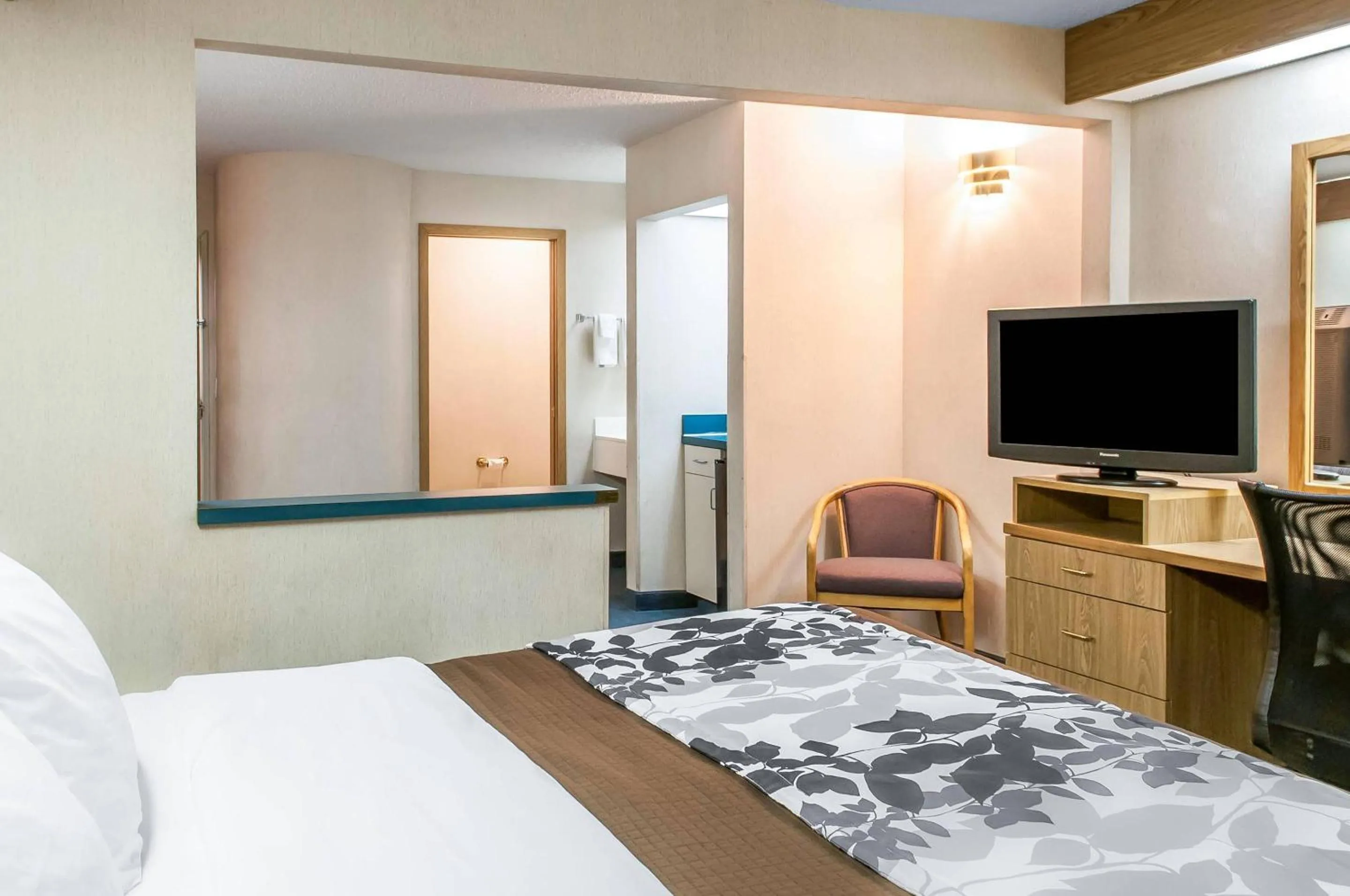 Bedroom, Bed in Sleep Inn University