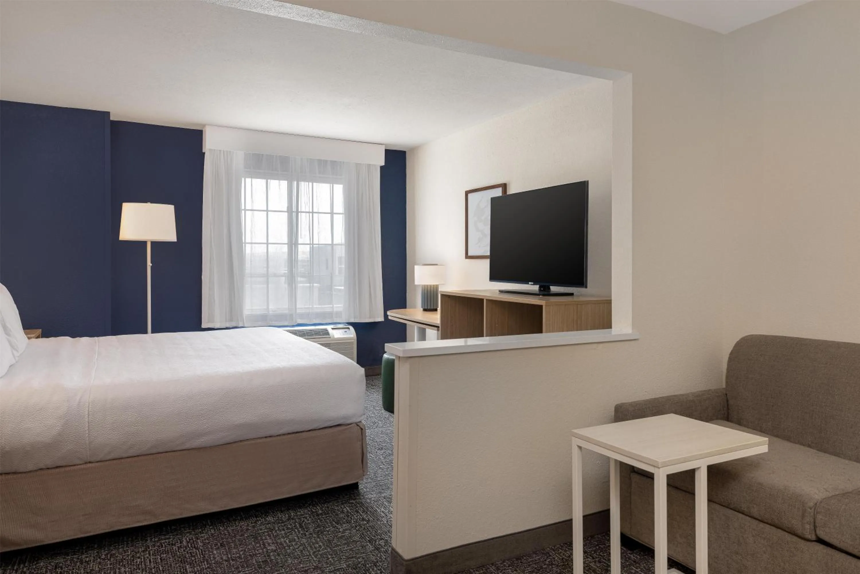 Living room, Bed in Spark by Hilton El Paso University