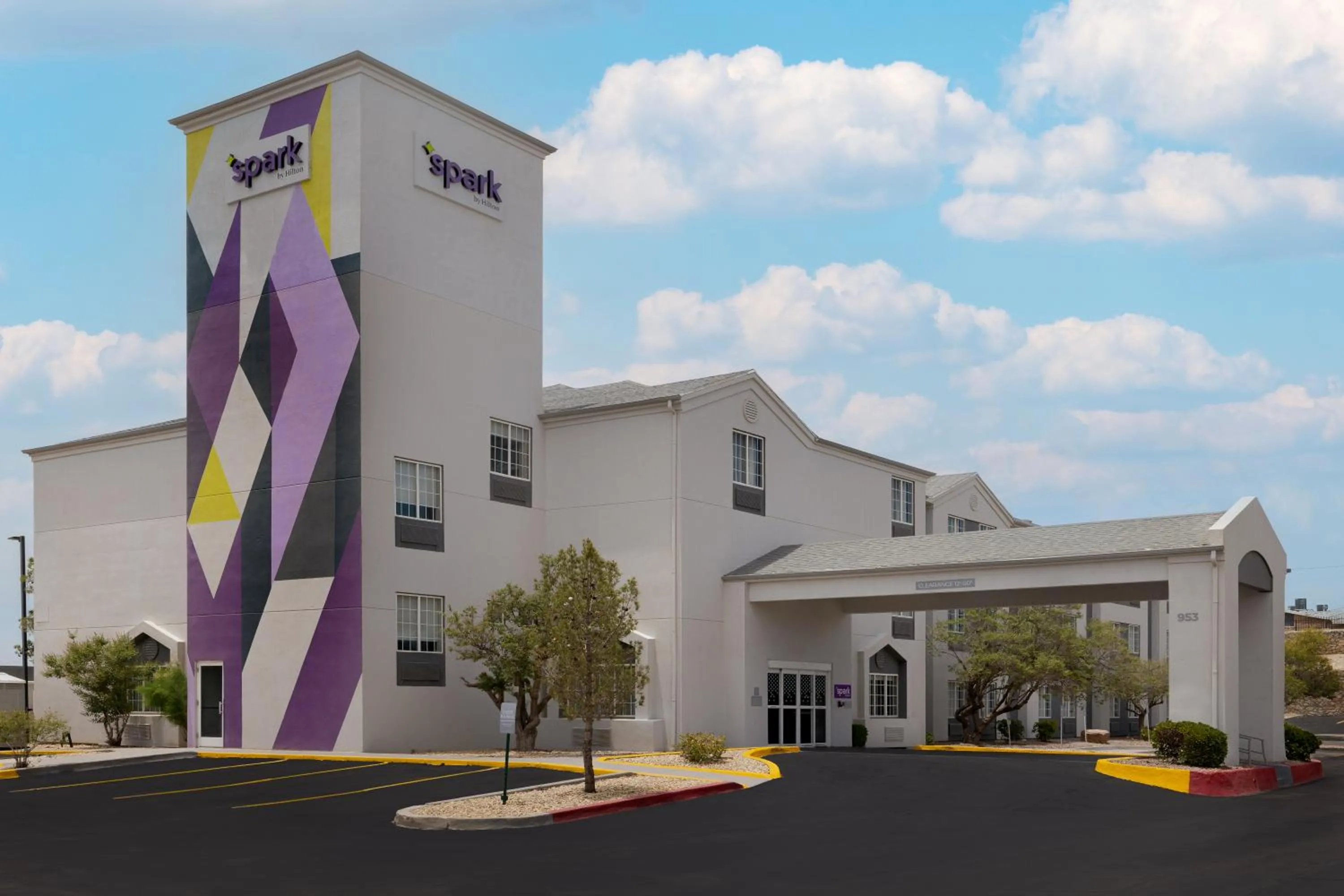 Property building in Spark by Hilton El Paso University
