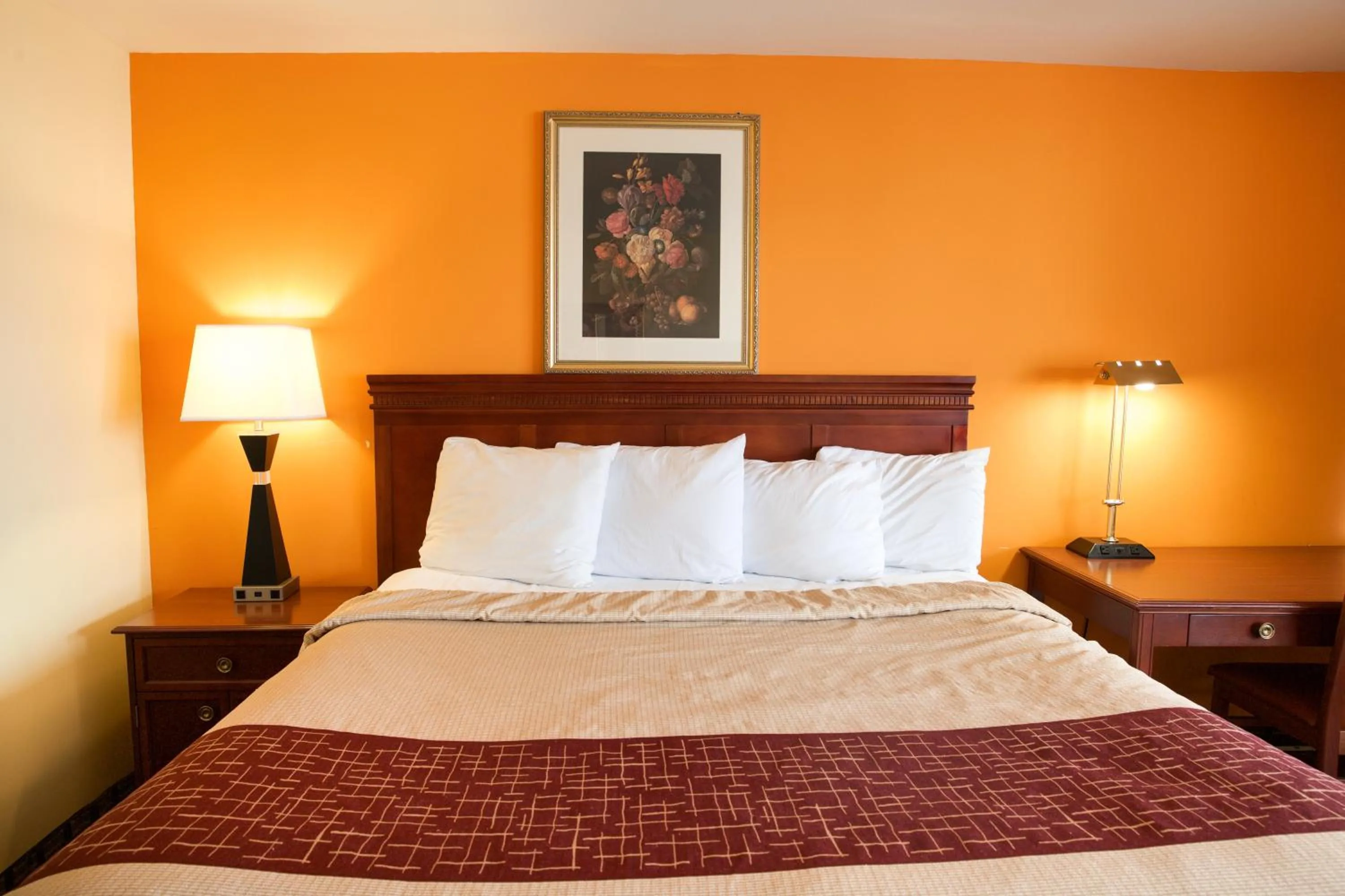 Bed in Highlander Motel