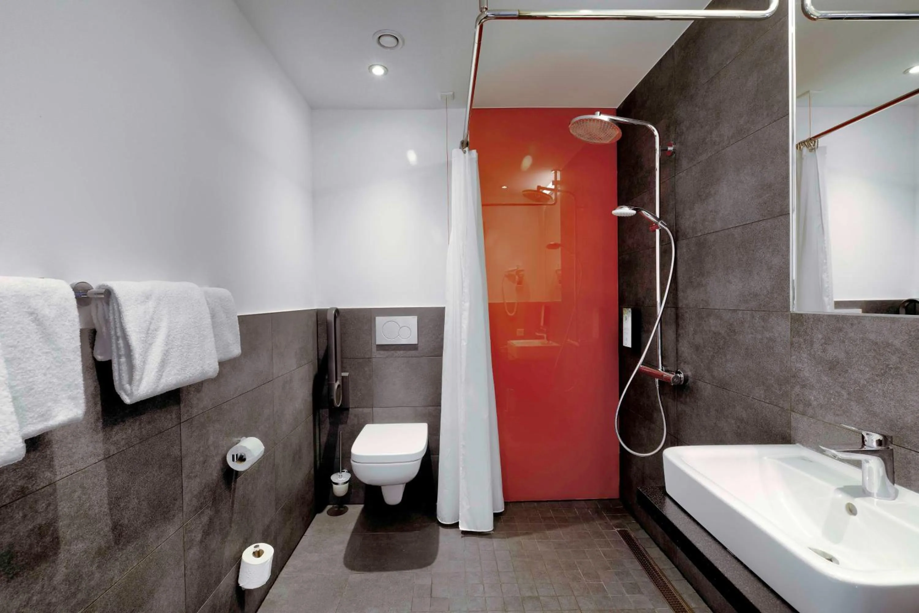 Shower, Bathroom in 7 Days Premium Hotel Berlin-Schönefeld