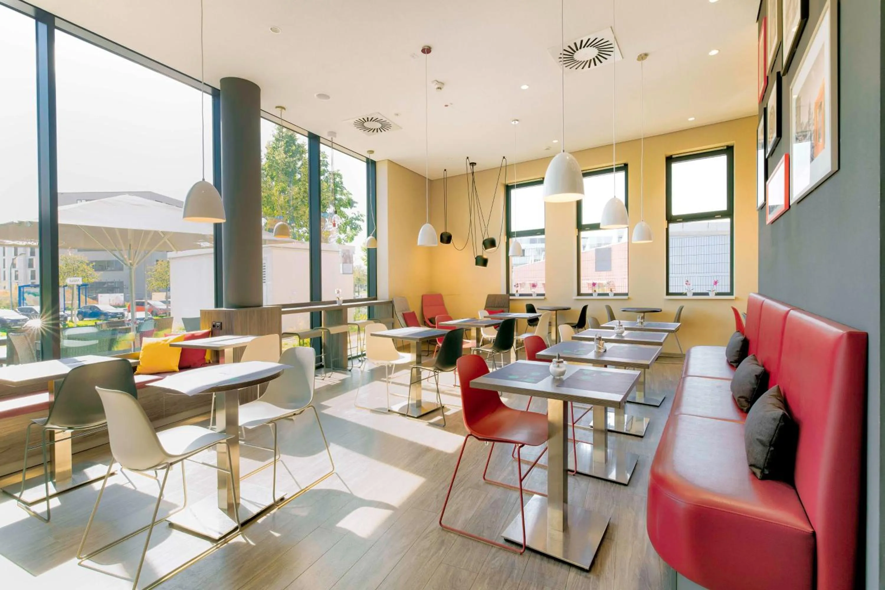 Lobby or reception, Restaurant/Places to Eat in 7 Days Premium Hotel Berlin-Schönefeld