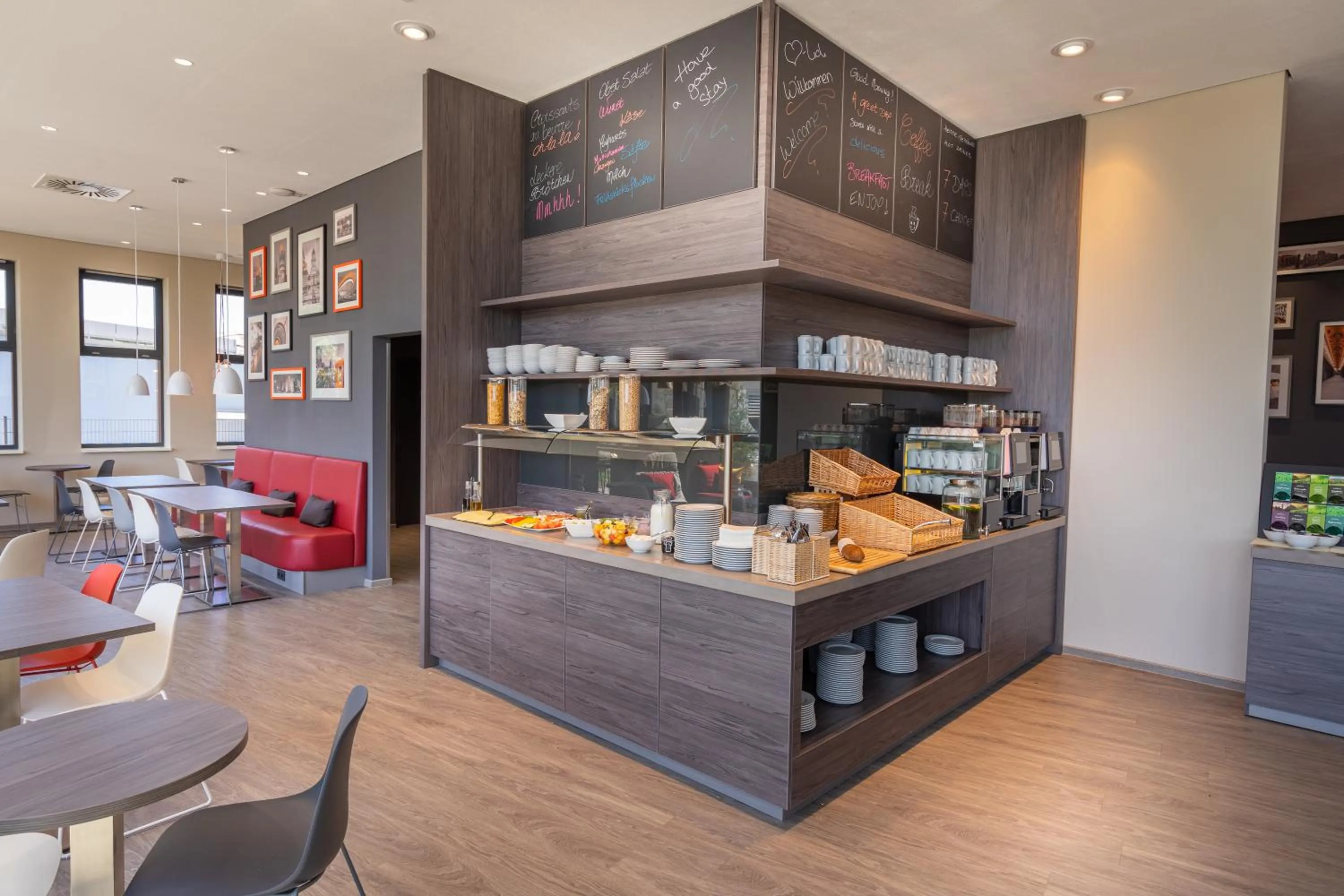 Coffee/tea facilities in 7 Days Premium Hotel Berlin-Schönefeld