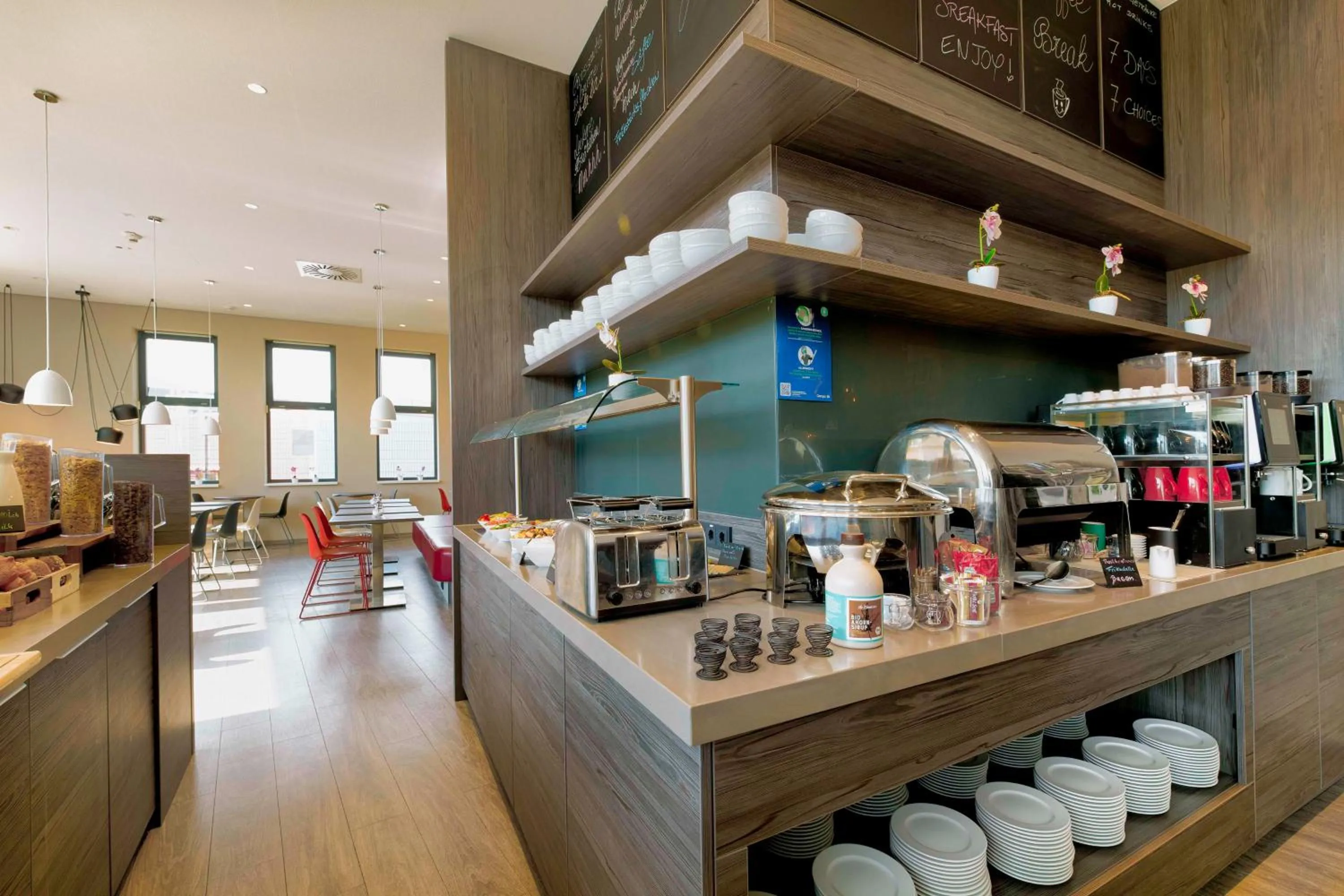 Food and drinks, Restaurant/Places to Eat in 7 Days Premium Hotel Berlin-Schönefeld