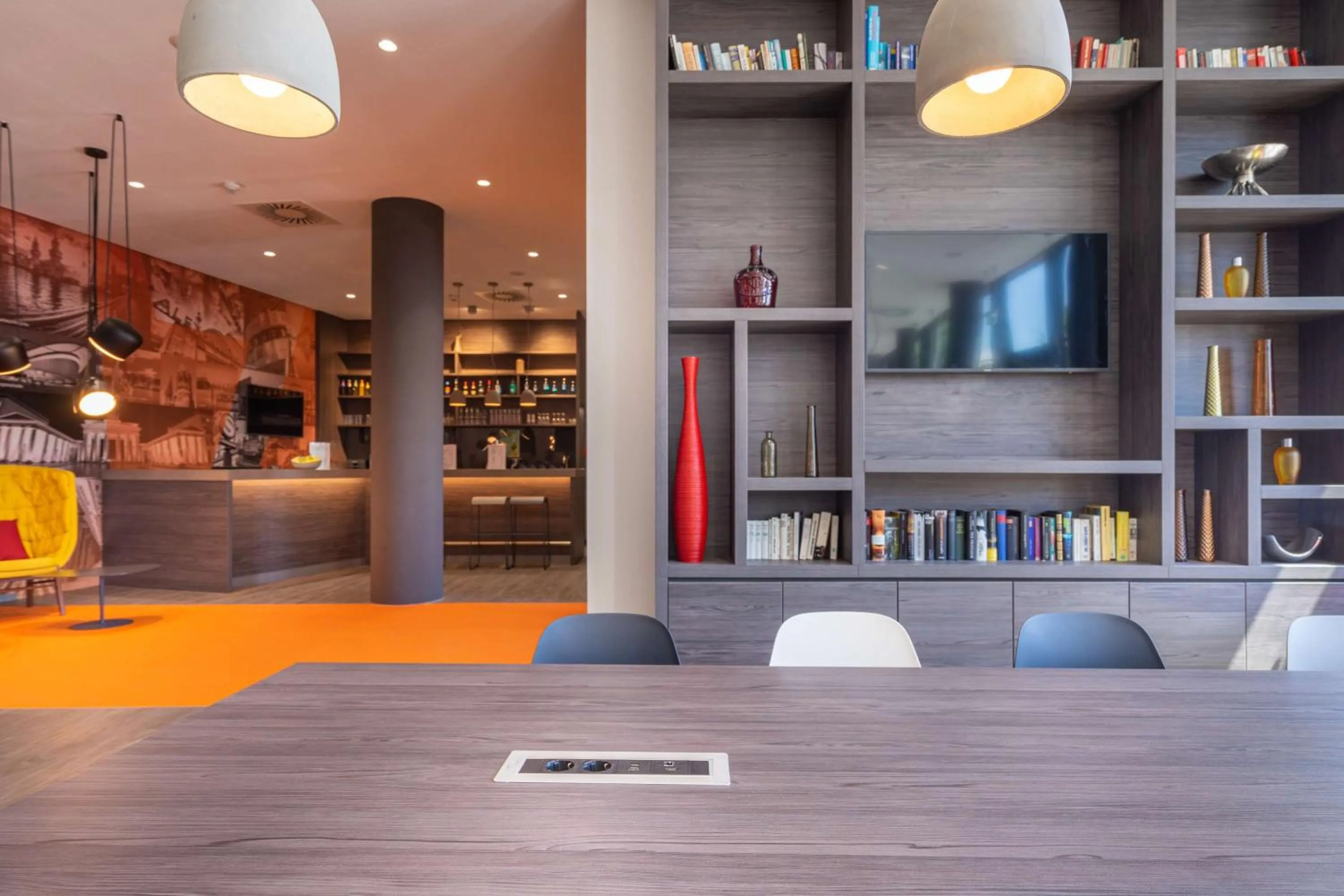 Library in 7 Days Premium Hotel Berlin-Schönefeld