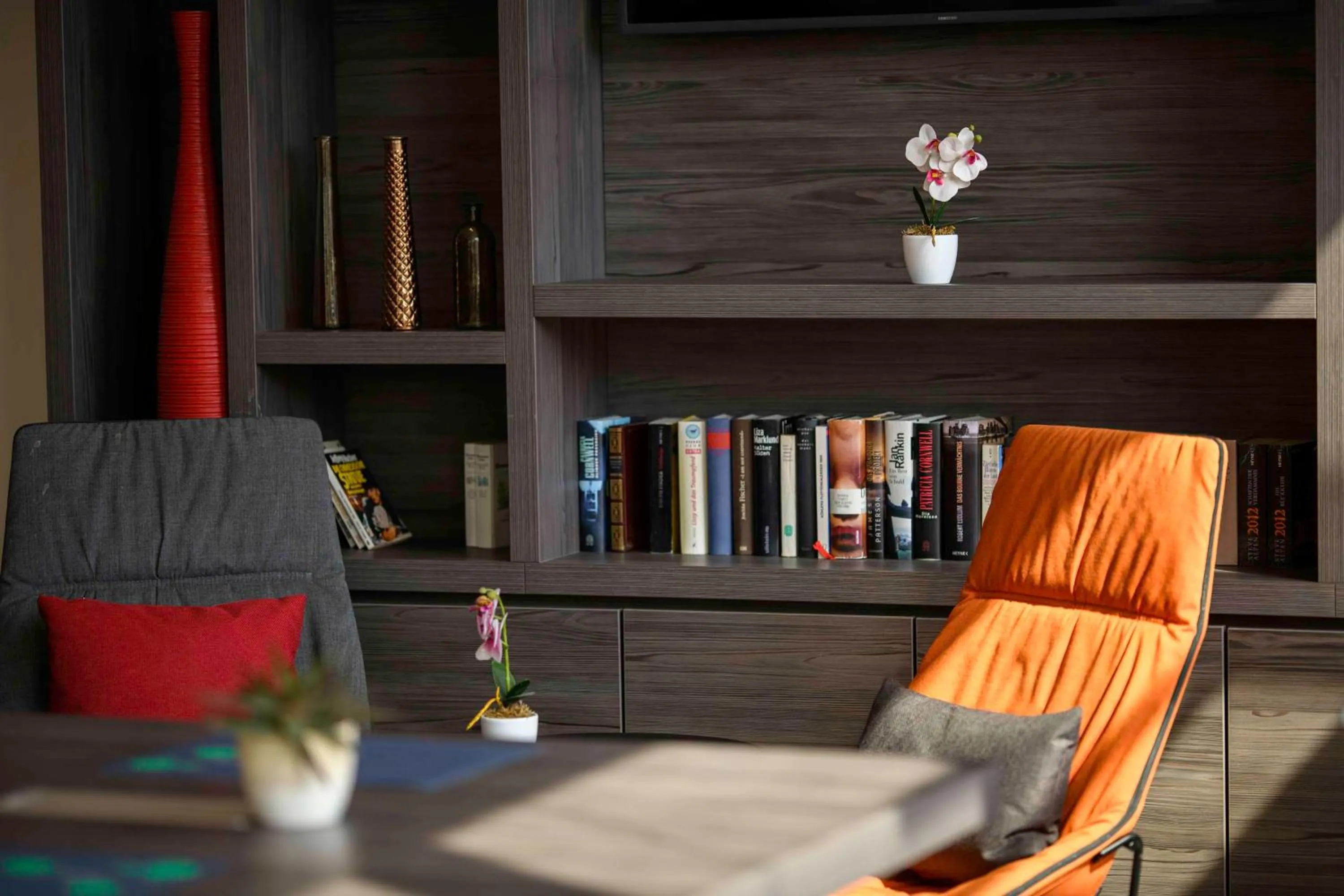 Library in 7 Days Premium Hotel Berlin-Schönefeld