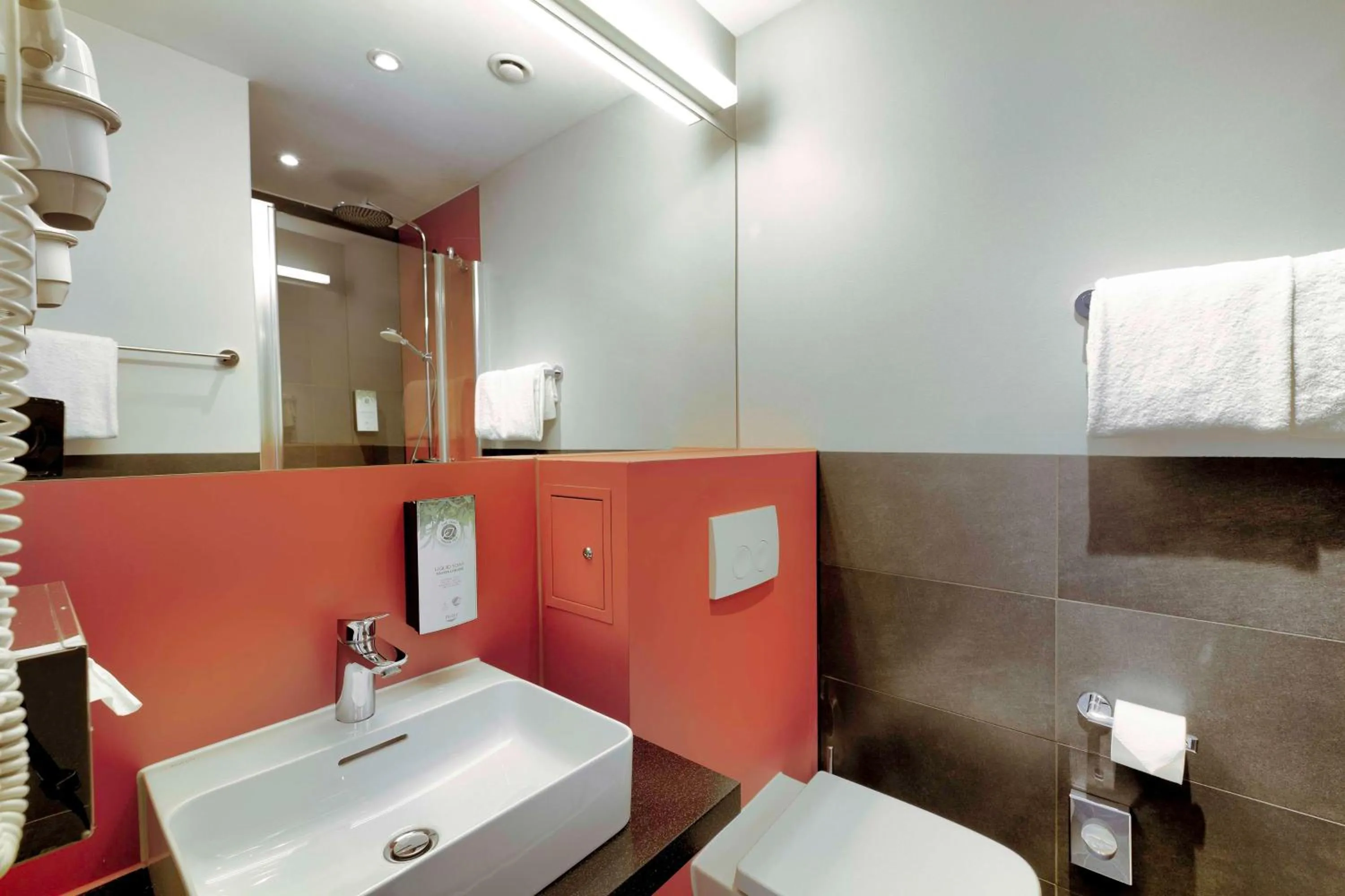 Toilet, Bathroom in 7 Days Premium Hotel Berlin-Schönefeld