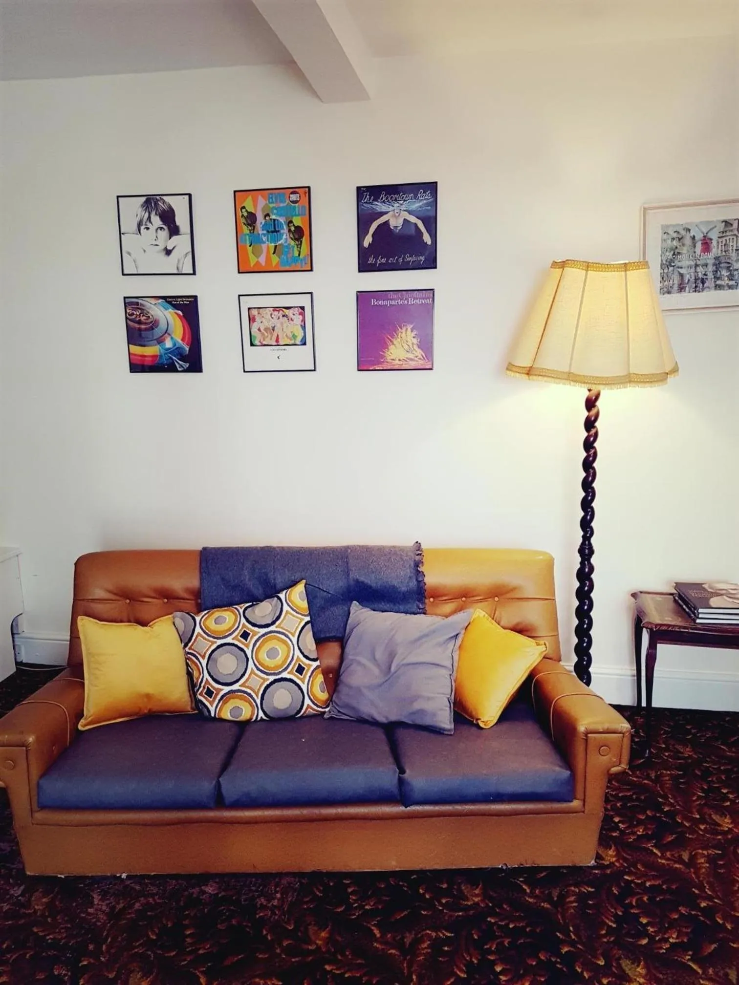 Living room in Bridge House